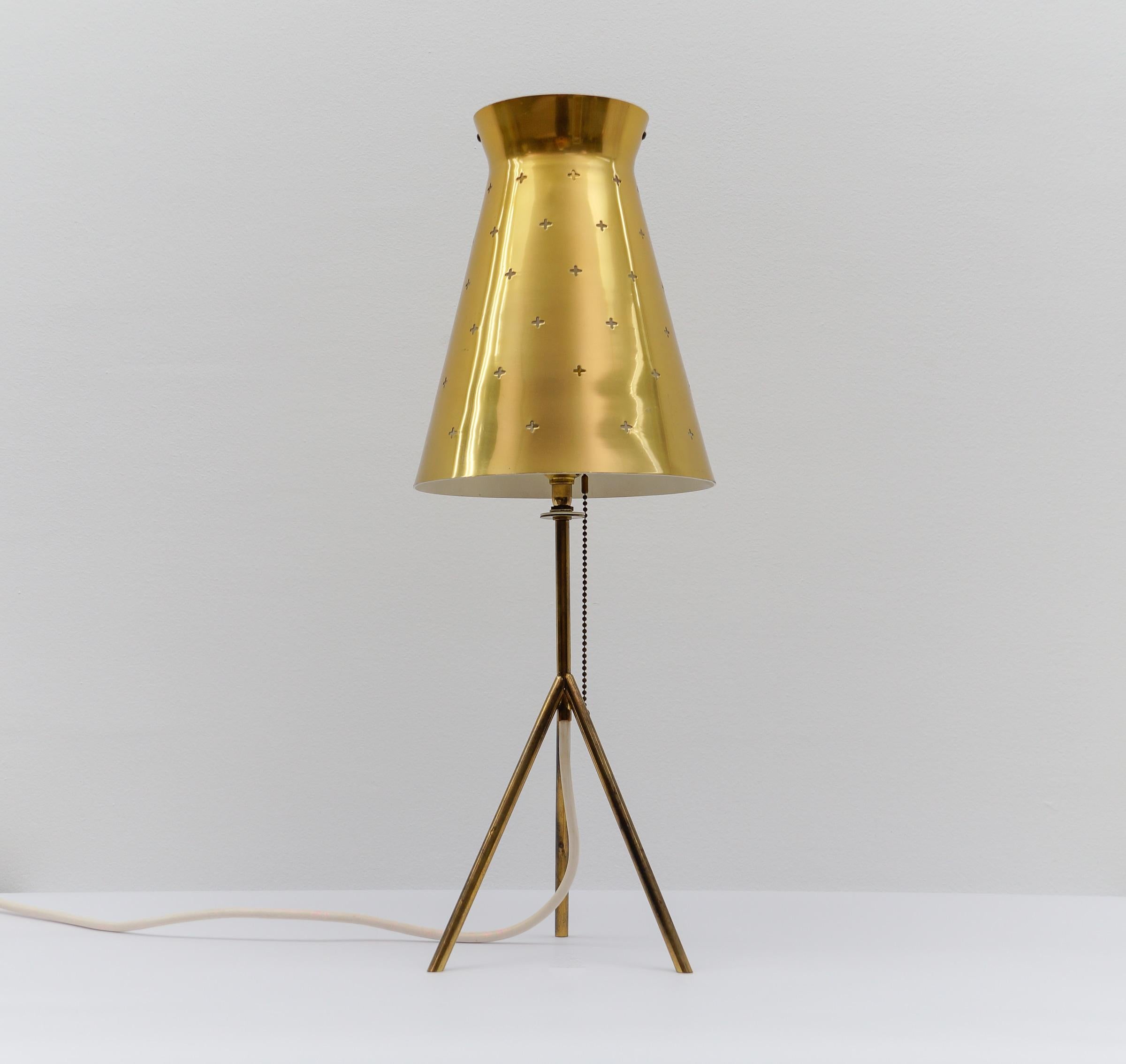 Milieu du XXe siècle Charmante lampe de table en laiton de style moderne du milieu du siècle, années 1950 en vente