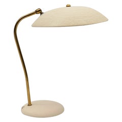 Preciosa lámpara de mesa moderna de mediados de siglo en latón, años 50