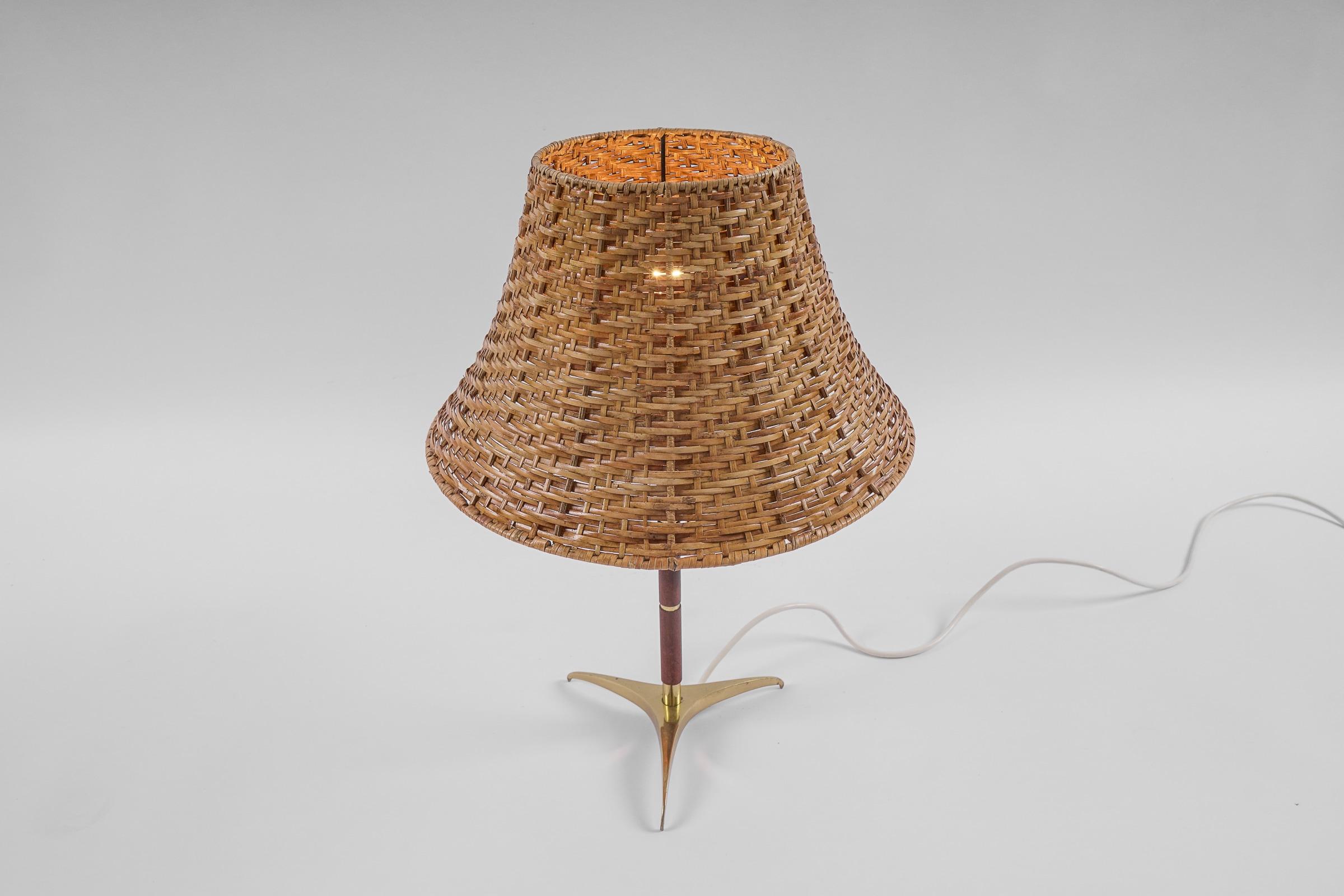 Lovely Mid-Century Modern Table Lamp in Brass, Wicker and Teak, 1950s, Austria For Sale 6