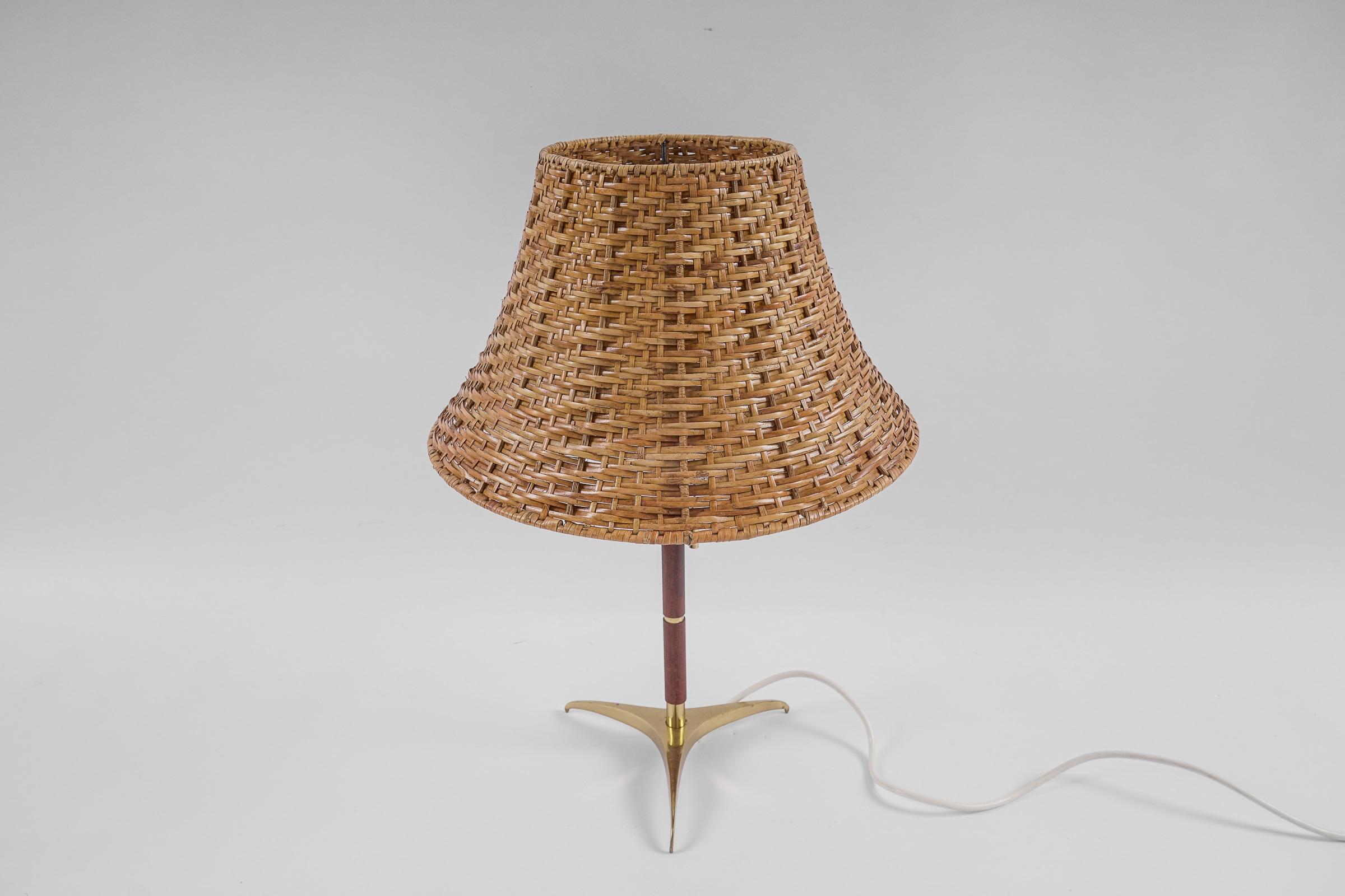 Mid-20th Century Lovely Mid-Century Modern Table Lamp in Brass, Wicker and Teak, 1950s, Austria For Sale