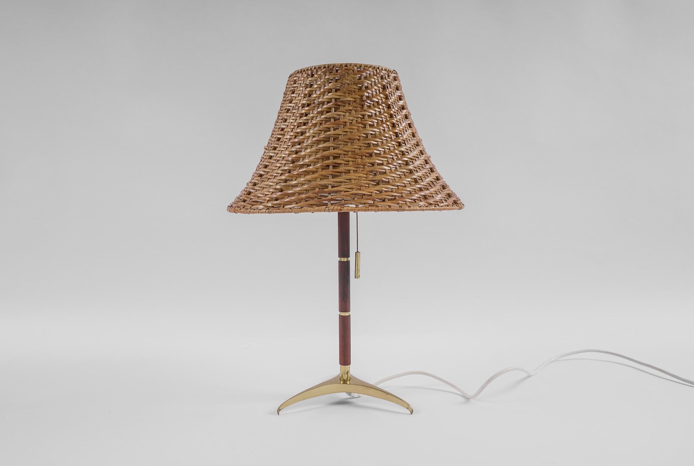Lovely Mid-Century Modern Table Lamp in Brass, Wicker and Teak, 1950s, Austria For Sale 2