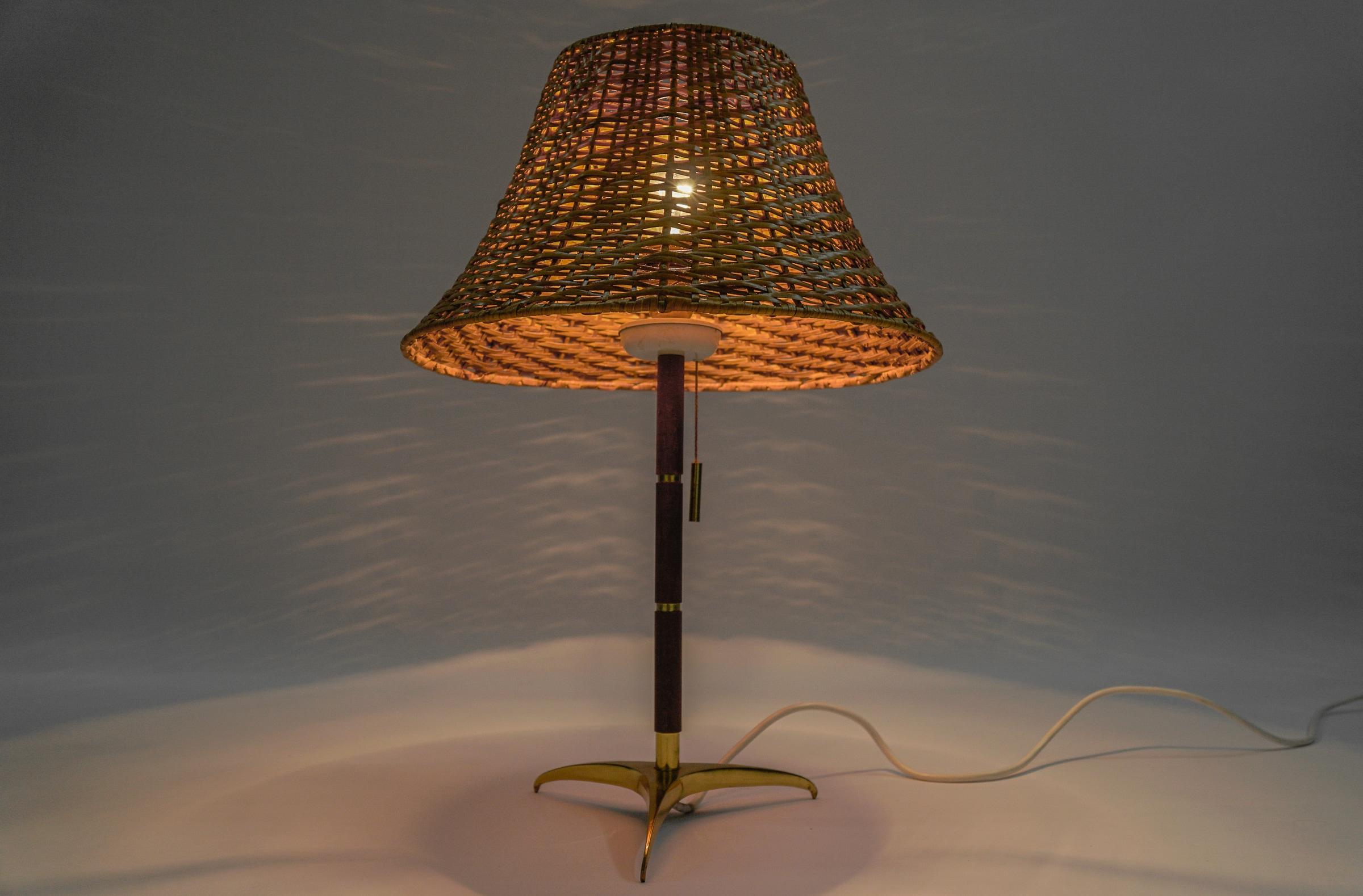Lovely Mid-Century Modern Table Lamp in Brass, Wicker and Teak, 1950s, Austria For Sale 3