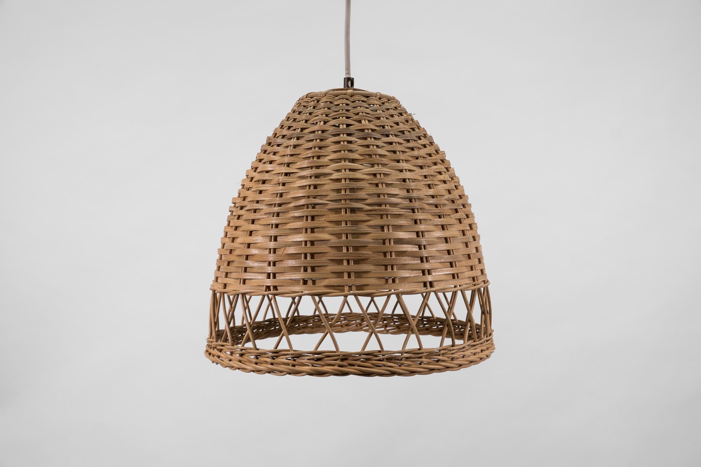Italian Lovely Mid-Century Modern Wicker Pendant Lamp, 1960s Italy For Sale