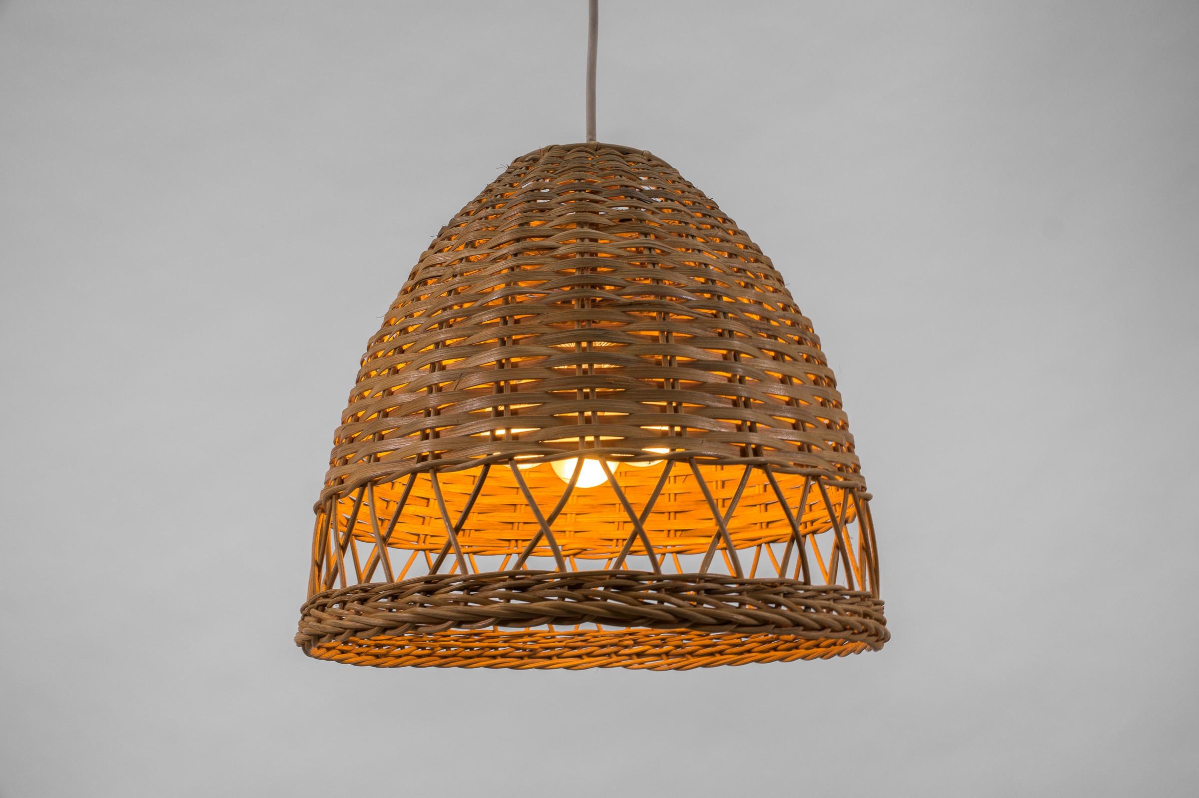 Lovely Mid-Century Modern Wicker Pendant Lamp, 1960s Italy In Good Condition For Sale In Nürnberg, Bayern