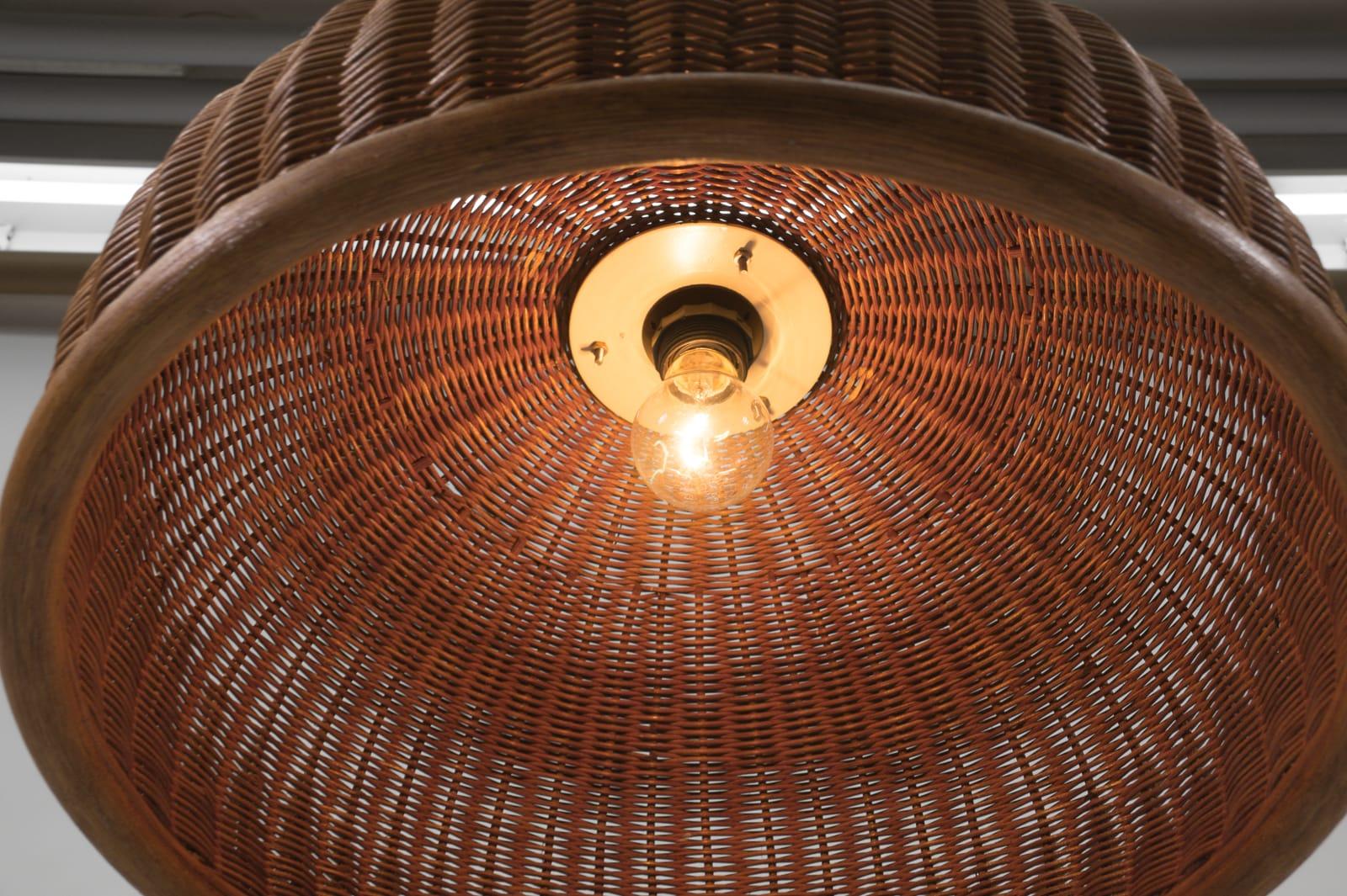 Métal Ravissante lampe à suspension en osier moderne du milieu du siècle, Italie, années 1960 en vente