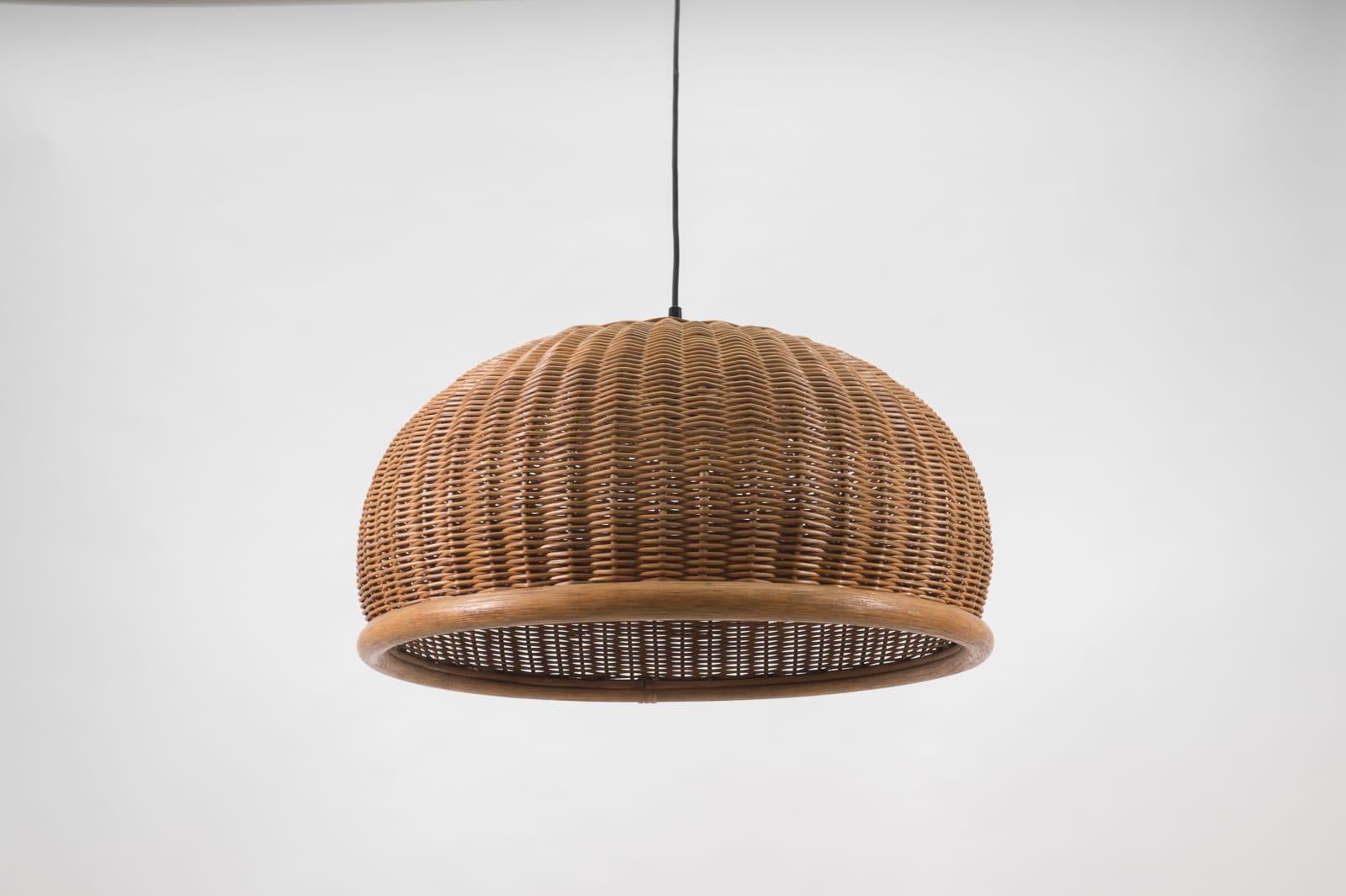 Lovely Mid-Century Modern Wicker Pendant Lamp, 1960s Italy For Sale 3