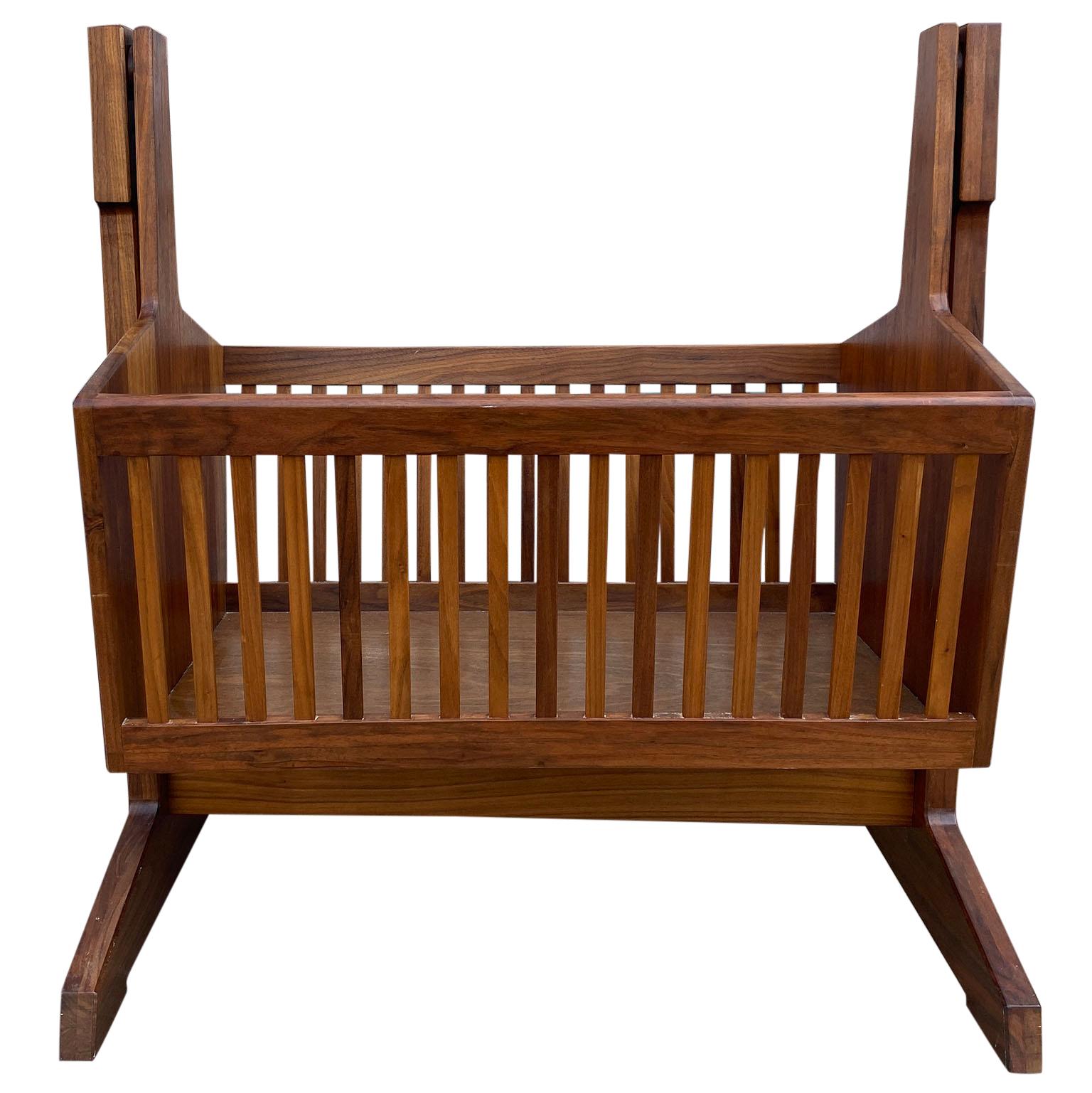 Beautiful solid walnut studio craft baby swinging bassinet crib. Amazing woodwork, crib can be placed in a fixed position mode or Manual swing mode. Very clean in amazing vintage condition. All sold wood. Made in style of Thomas Moser or George