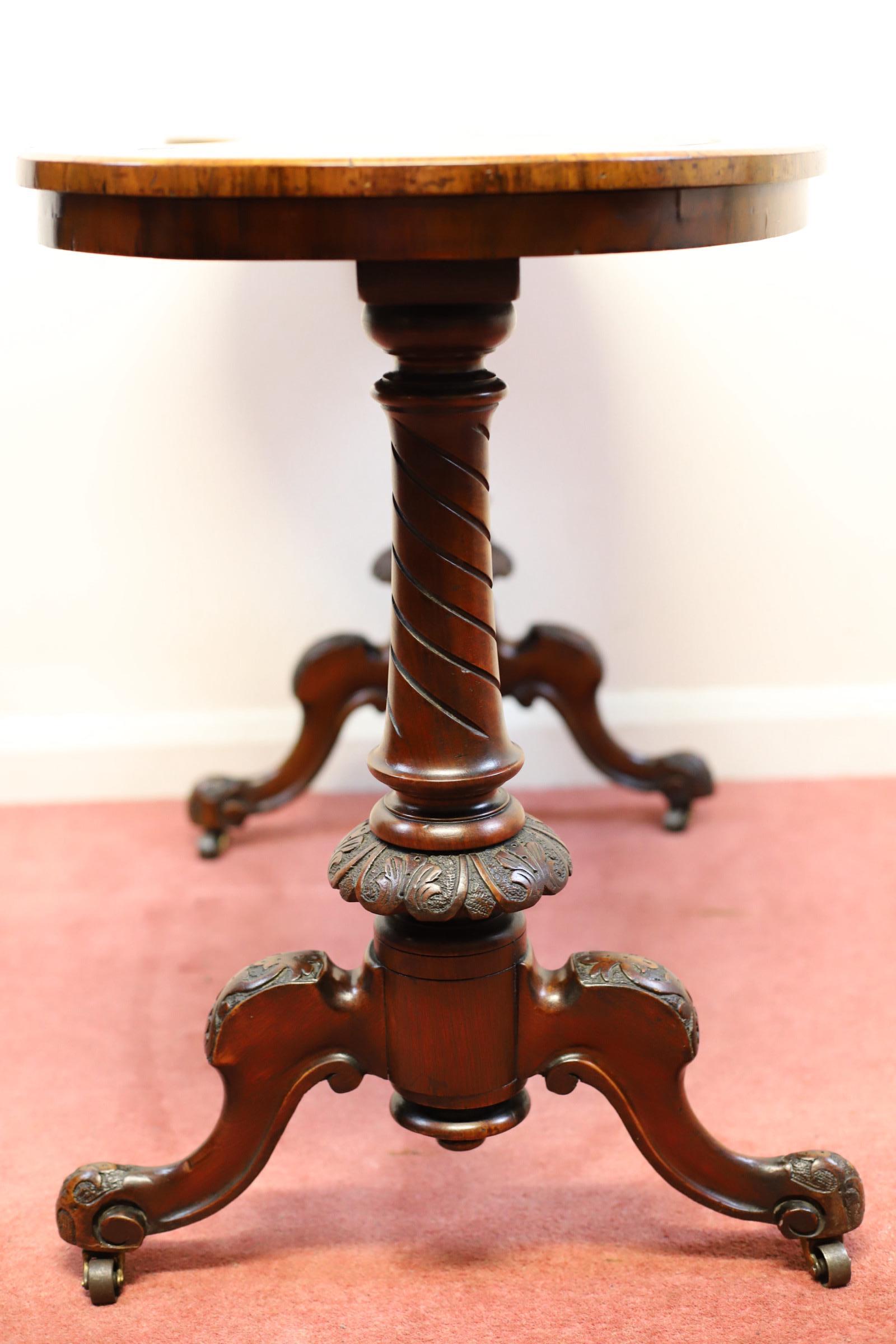 Lovely Mid-Victorian Burr Walnut Kidney Shaped Table  For Sale 4