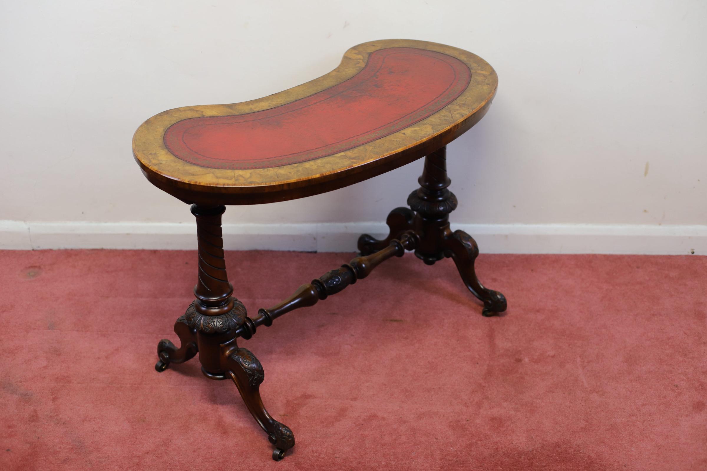 Lovely Mid-Victorian Burr Walnut Kidney Shaped Table  For Sale 5
