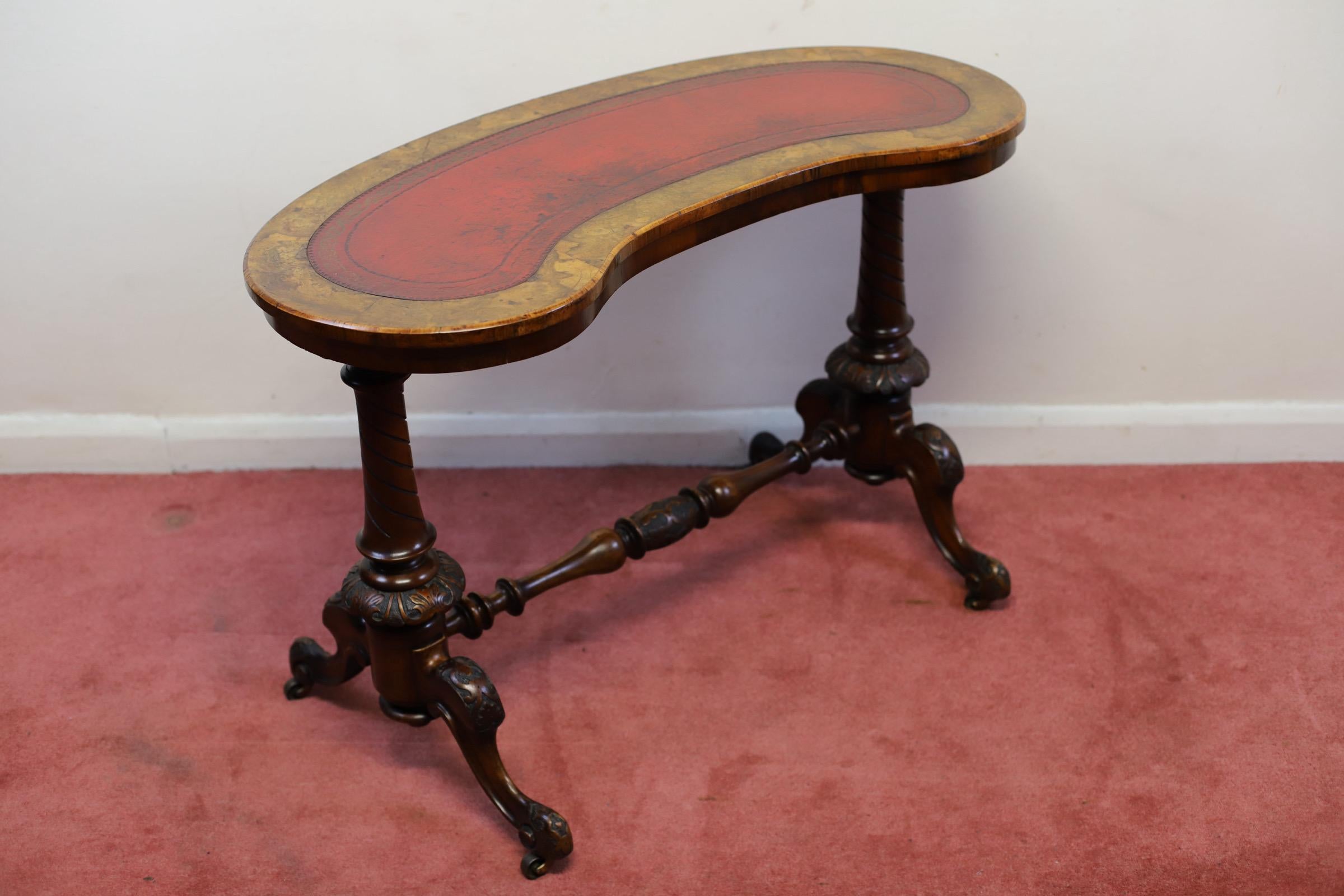Lovely Mid-Victorian Burr Walnut Kidney Shaped Table  For Sale 7
