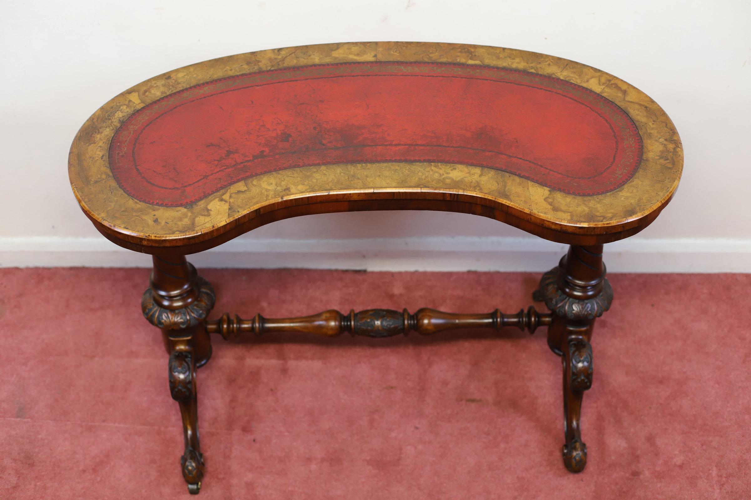 Lovely Mid-Victorian Burr Walnut Kidney Shaped Table  For Sale 11