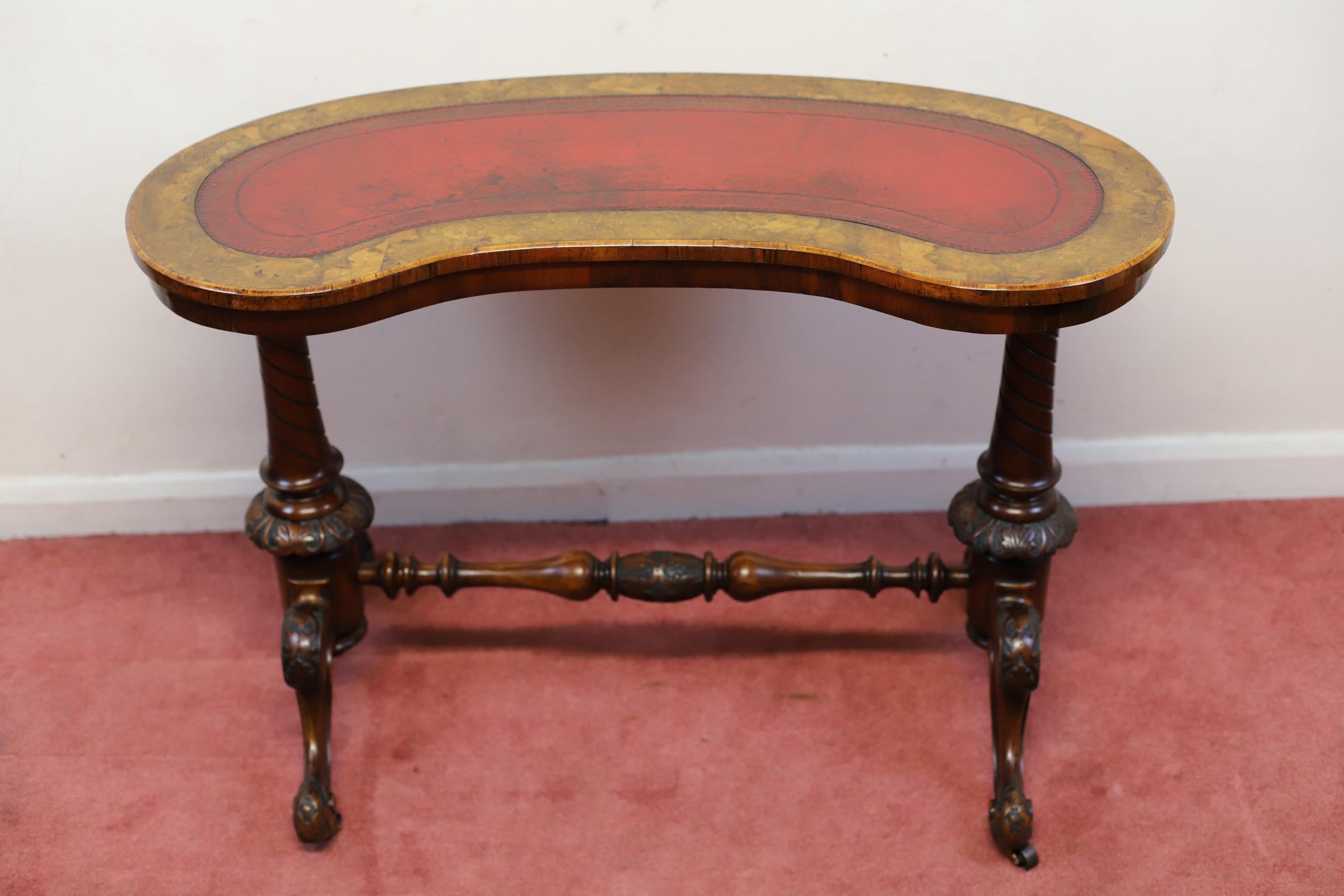 British Lovely Mid-Victorian Burr Walnut Kidney Shaped Table  For Sale