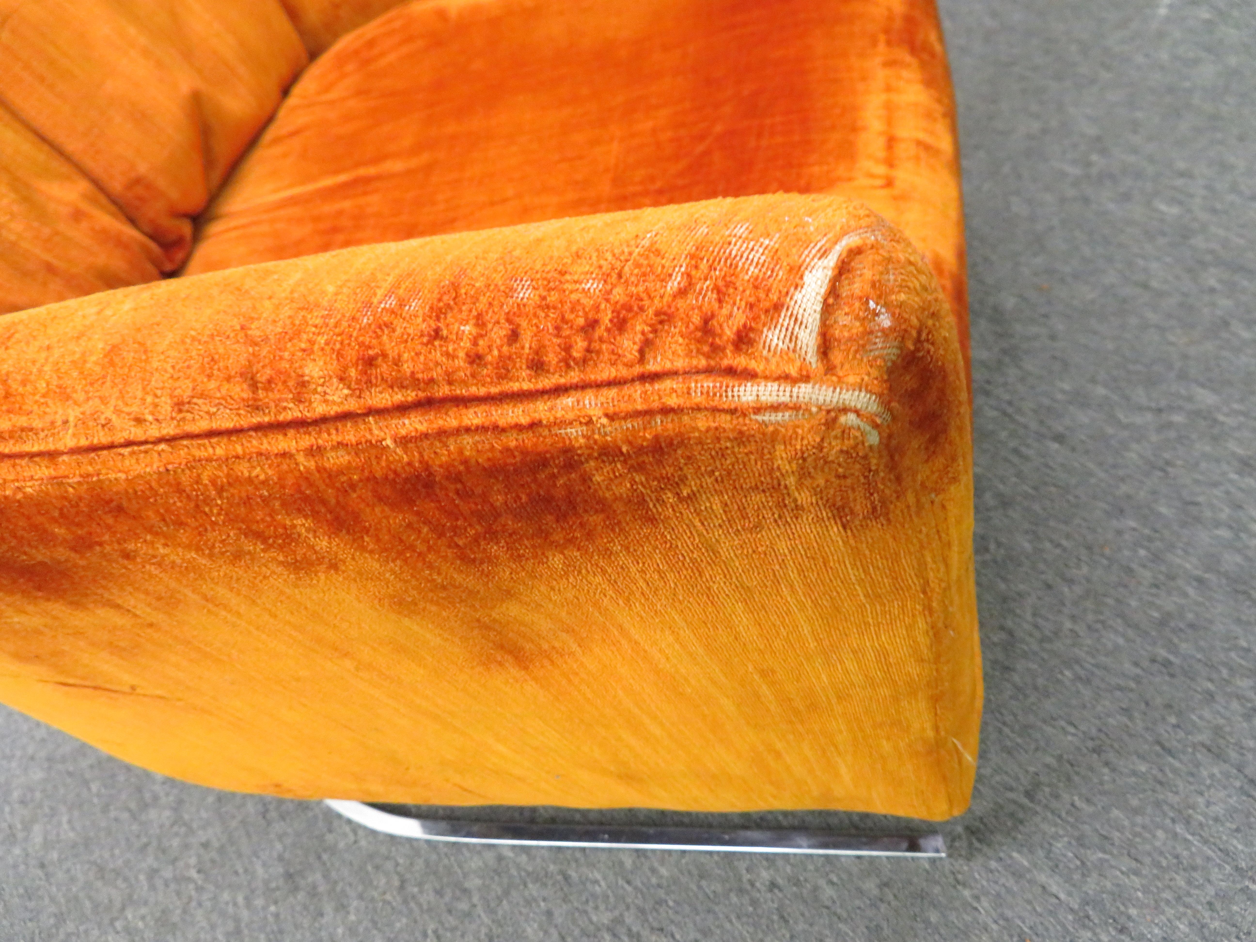 Ravissante chaise longue à dossier baril et cadre mince chromé de style Milo Baughman, milieu du siècle dernier en vente 5