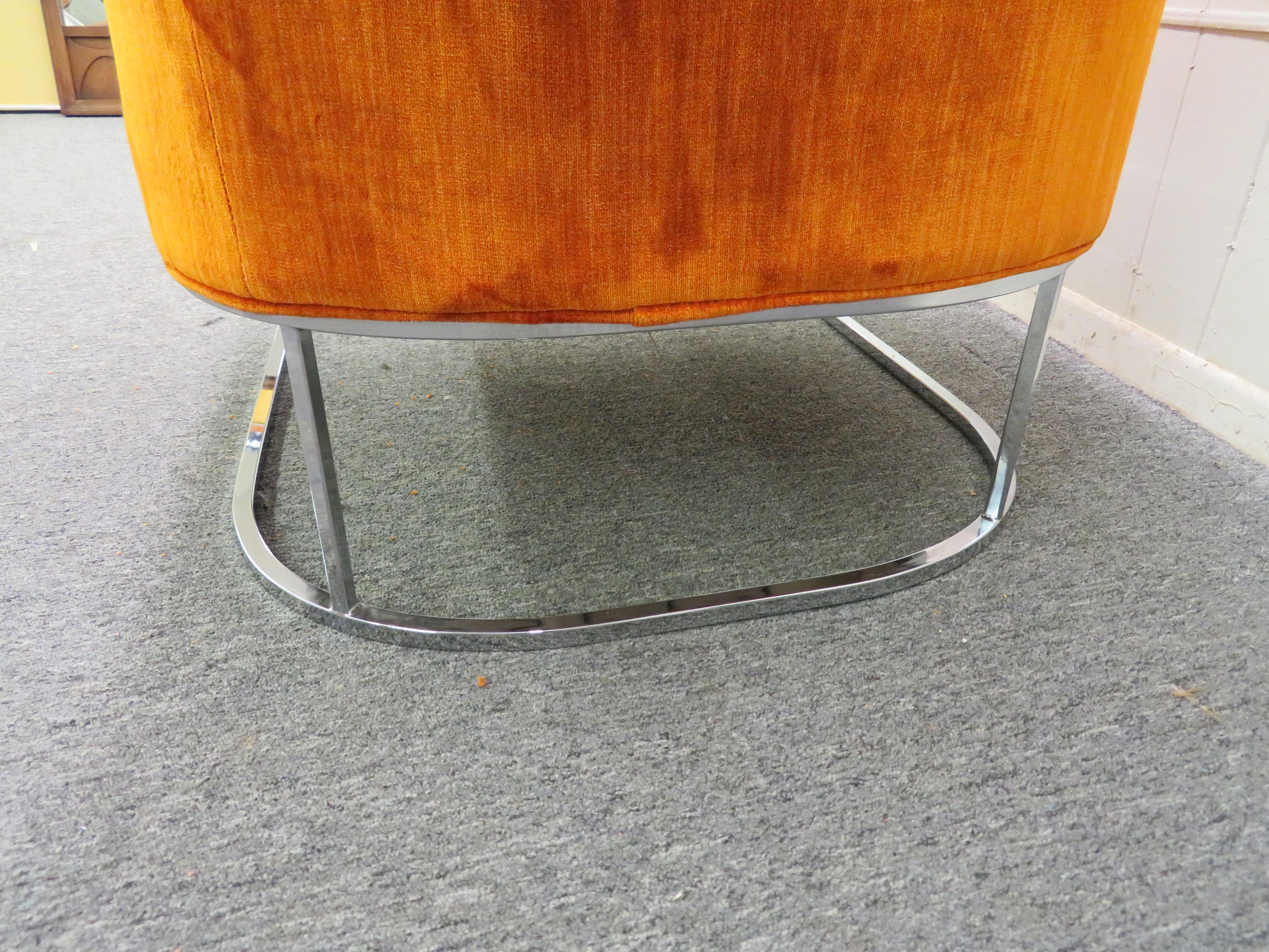 Mid-Century Modern Lovely Milo Baughman Style Chrome Thin Frame Barrel Back Lounge Chair Midcentury For Sale