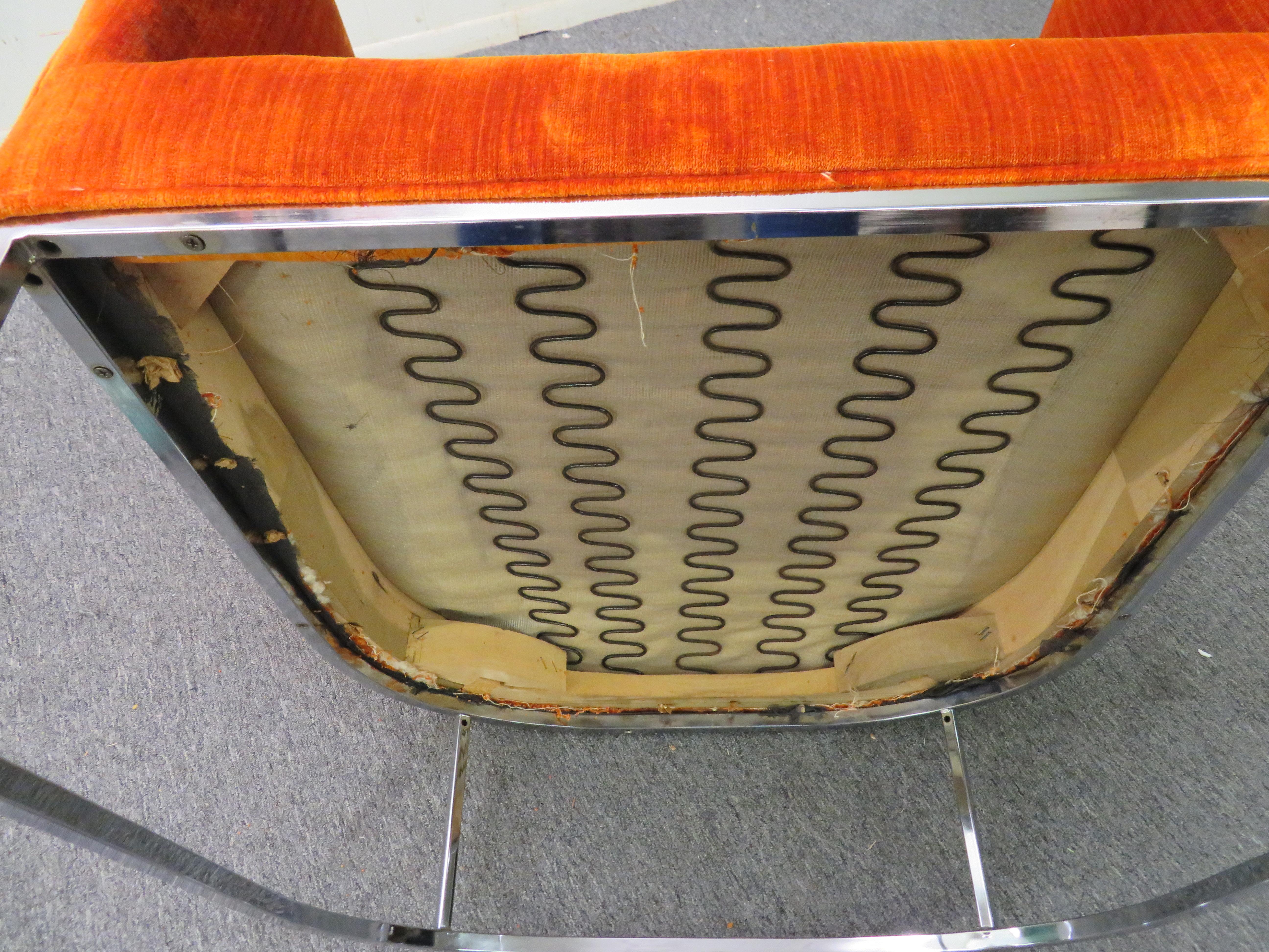 Ravissante chaise longue à dossier baril et cadre mince chromé de style Milo Baughman, milieu du siècle dernier en vente 1