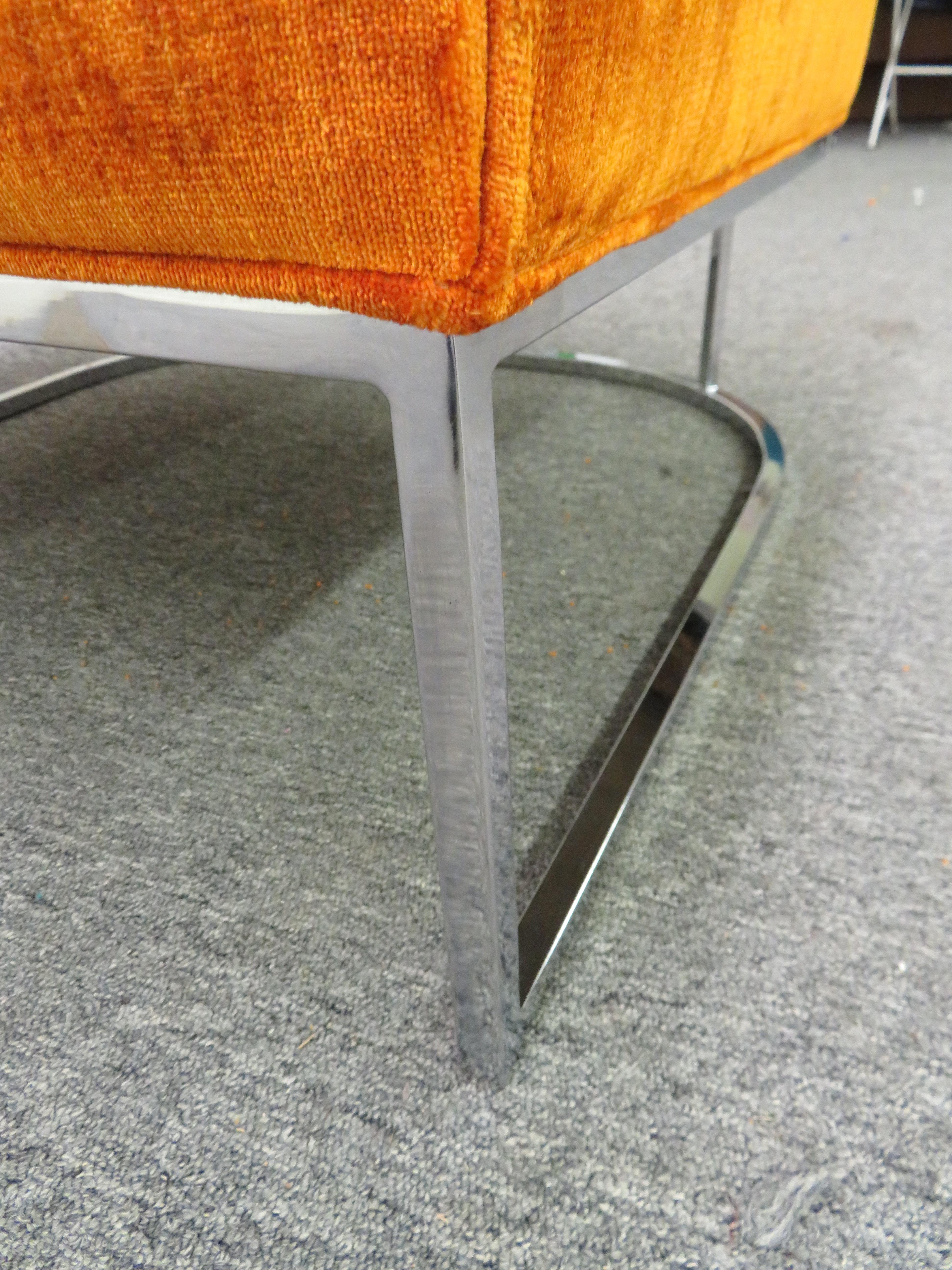 Ravissante chaise longue à dossier baril et cadre mince chromé de style Milo Baughman, milieu du siècle dernier en vente 2