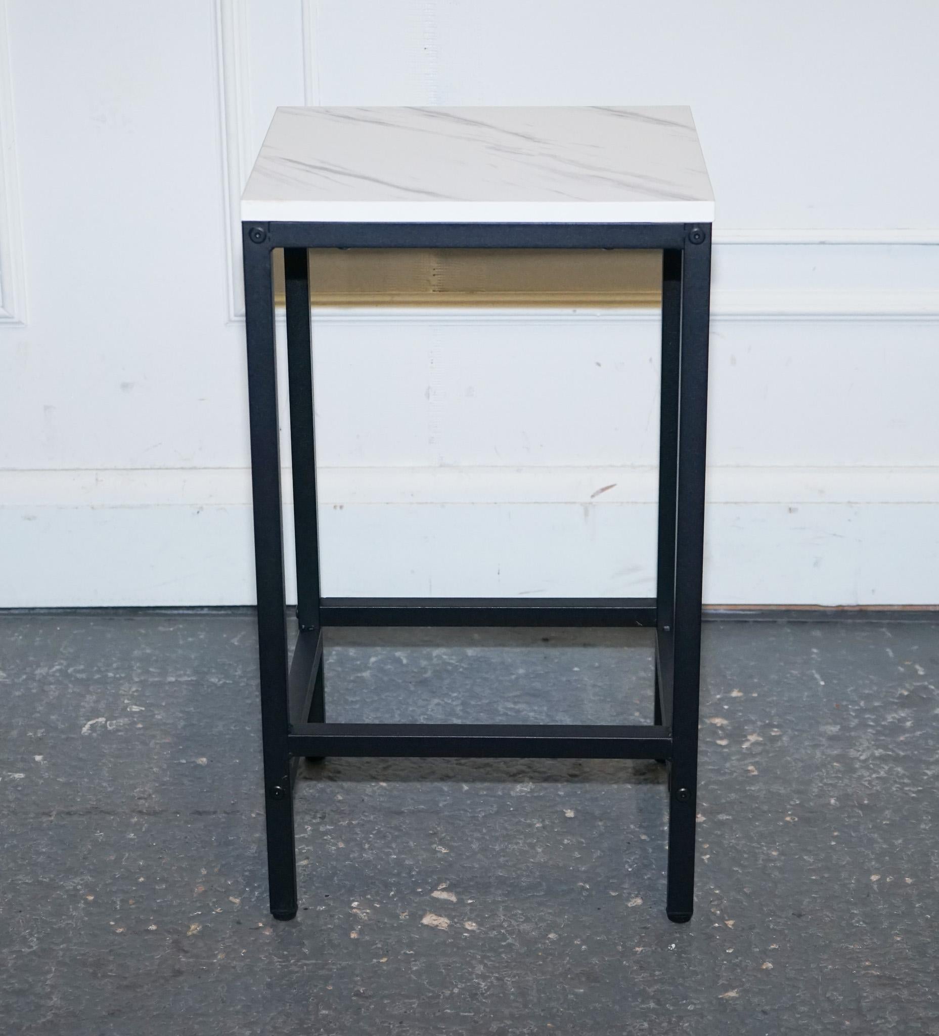 
Antiquariato di Londra



Siamo lieti di offrire in vendita questo  Graziosa lampada da tavolo moderna con effetto marmo finto.

Scopri i tesori unici di una lussuosa villa dello showroom di Cobham!

Esplora il nostro inventario accuratamente