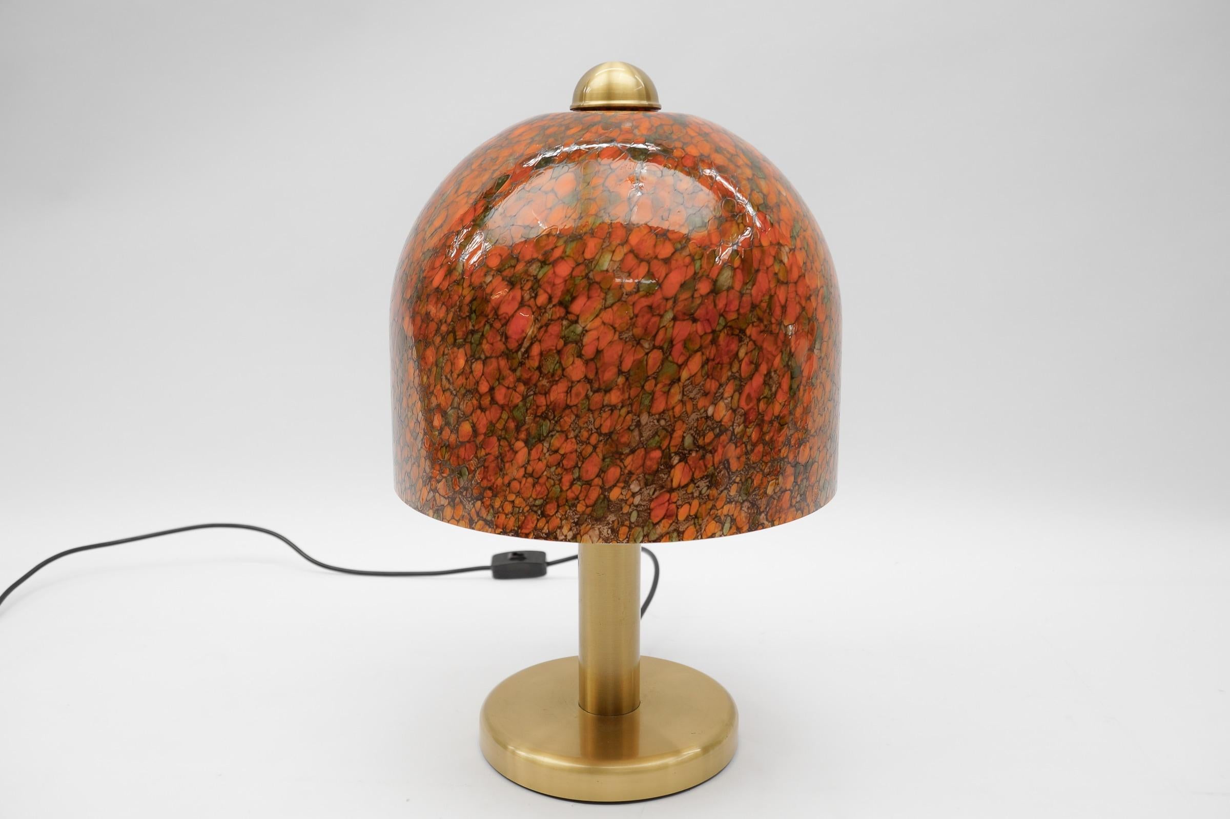 Schöne mehrfarbige Glas-Tischlampe von Peill & Putzler, 1960er Jahre im Zustand „Gut“ im Angebot in Nürnberg, Bayern