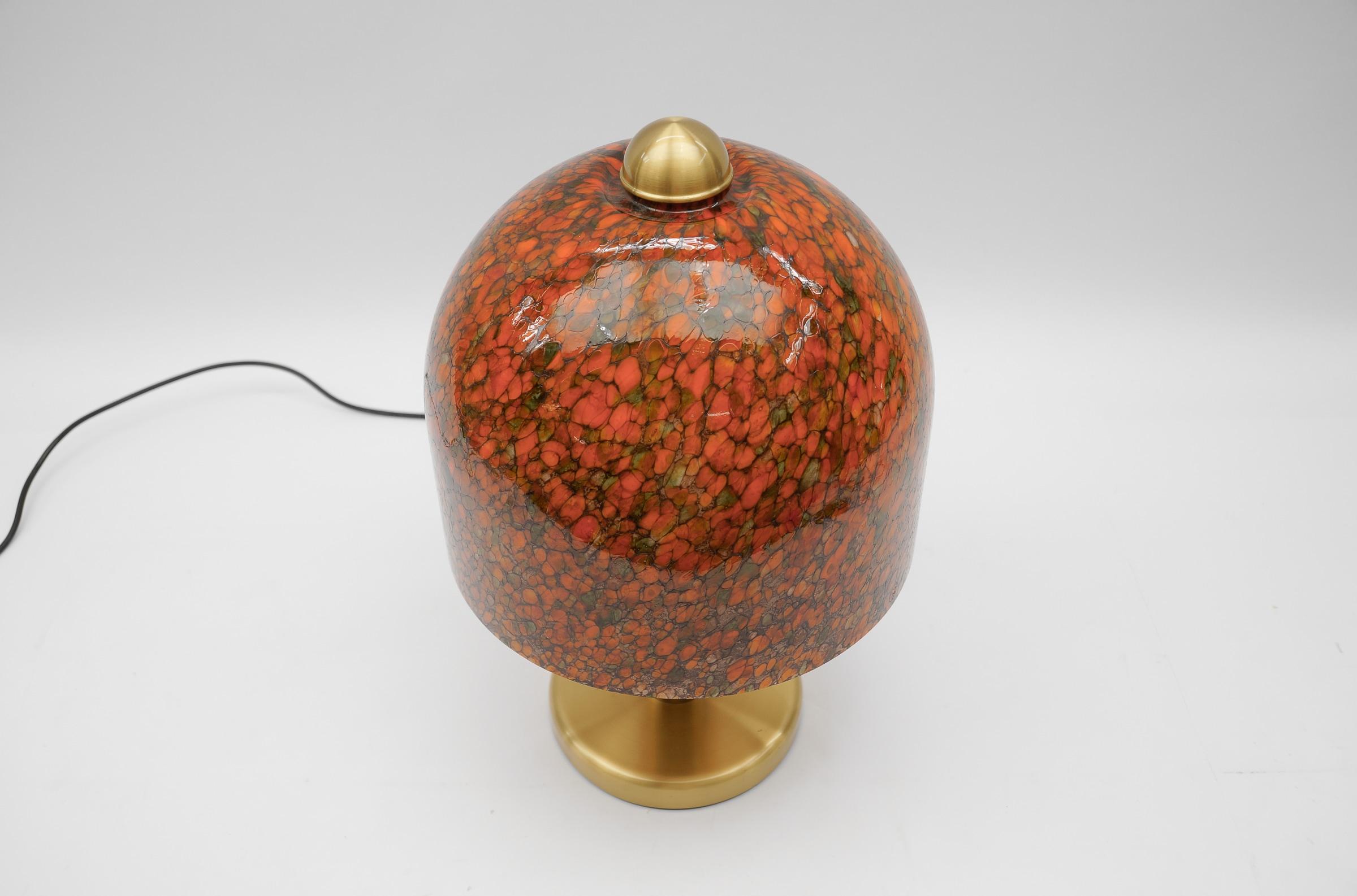 Schöne mehrfarbige Glas-Tischlampe von Peill & Putzler, 1960er Jahre (Ende des 20. Jahrhunderts) im Angebot