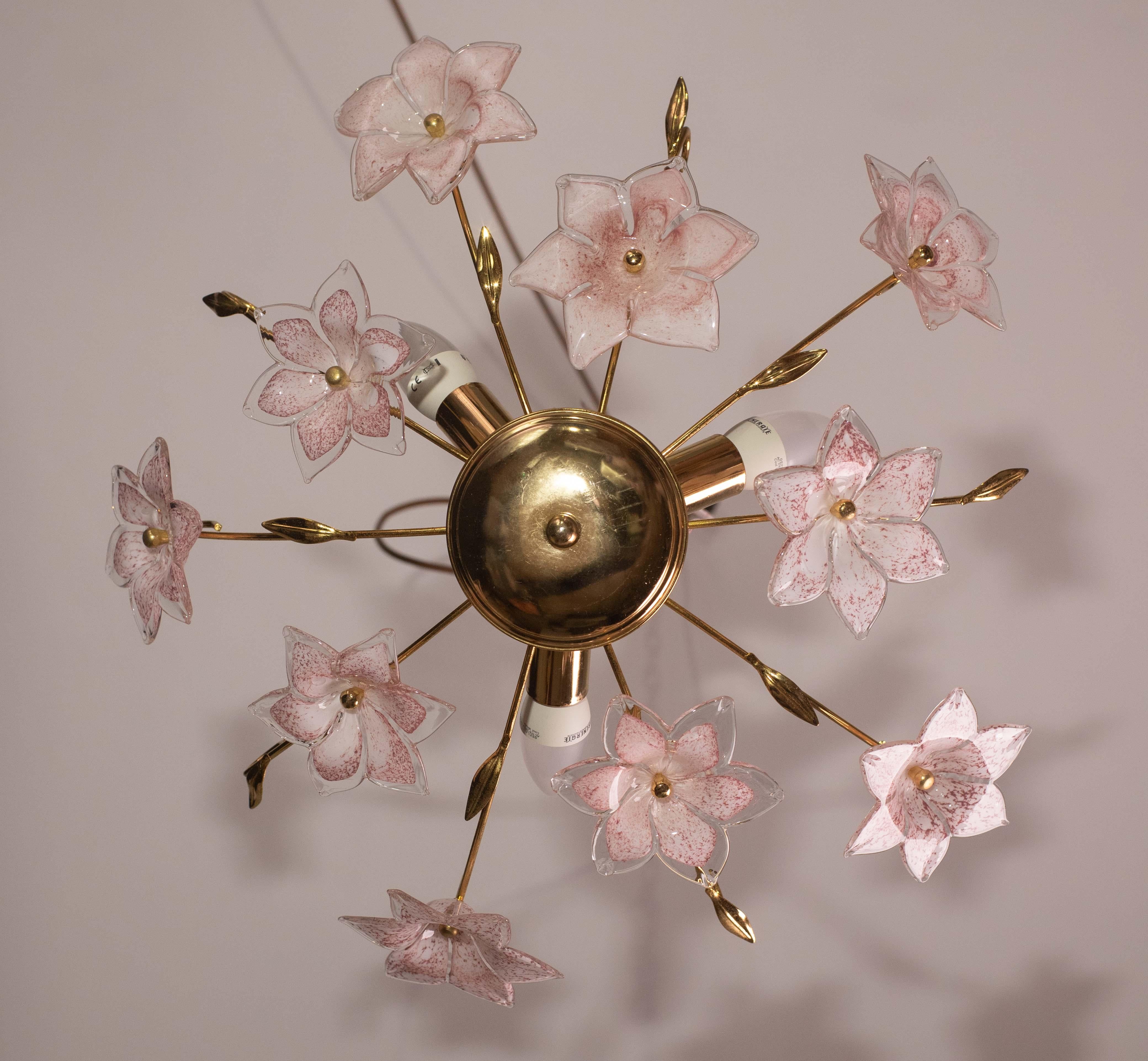 Grazioso lampadario di Murano Fiori rosa, 1970 In condizioni buone in vendita a Roma, IT