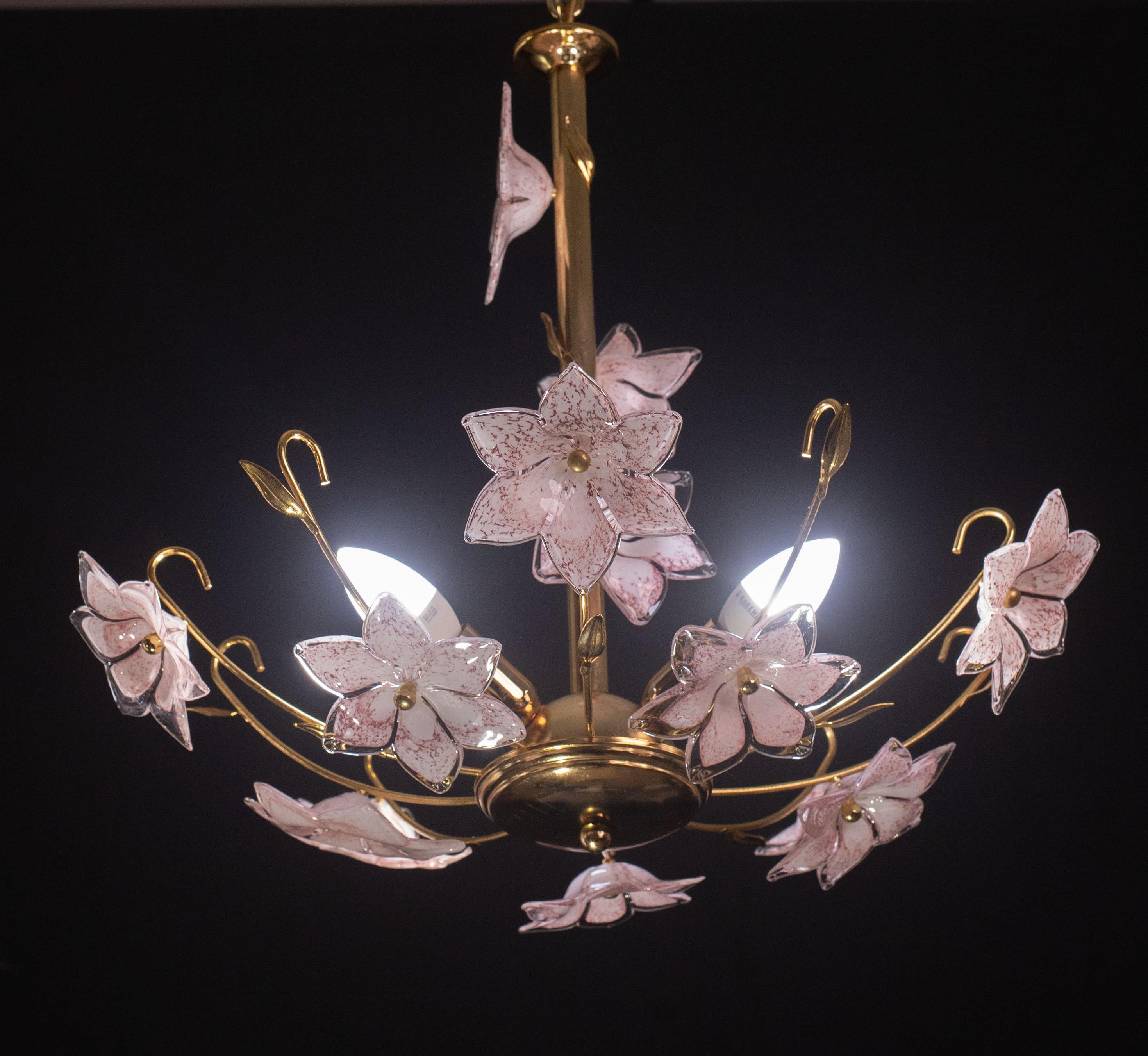 Fine XX secolo Grazioso lampadario di Murano Fiori rosa, 1970 in vendita