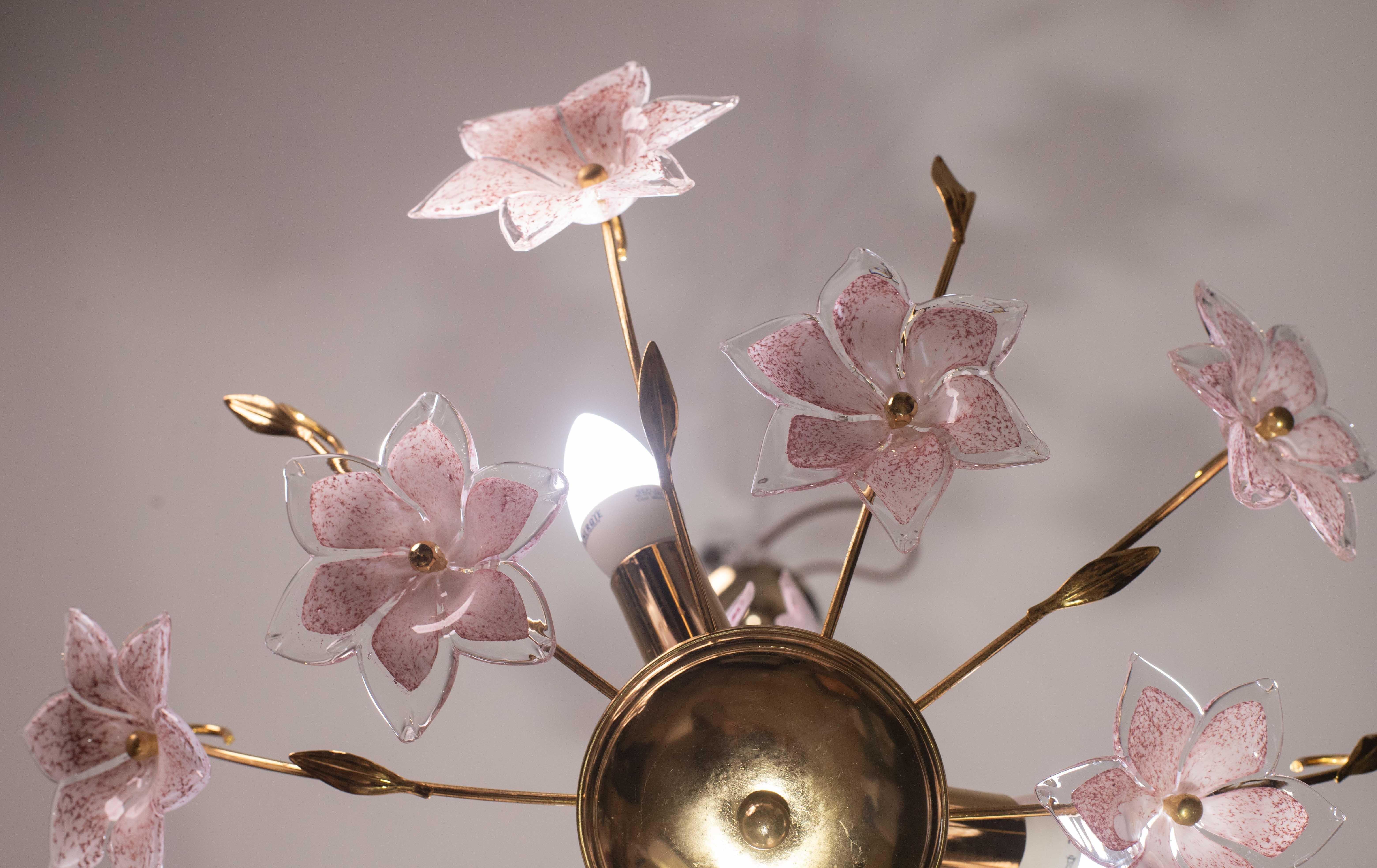 Vetro di Murano Grazioso lampadario di Murano Fiori rosa, 1970 in vendita