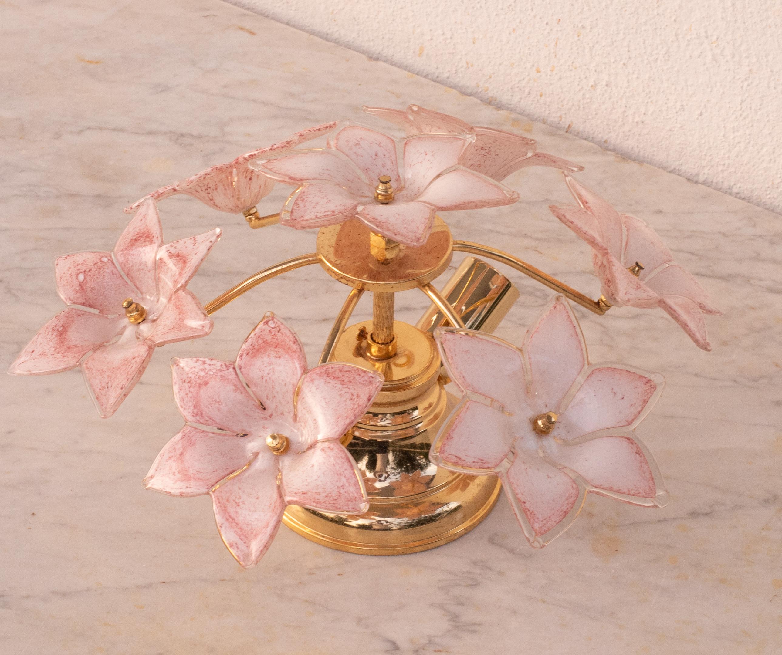 Preciosa lámpara de techo vintage de Murano Flores rosas, años 70 Europeo en venta