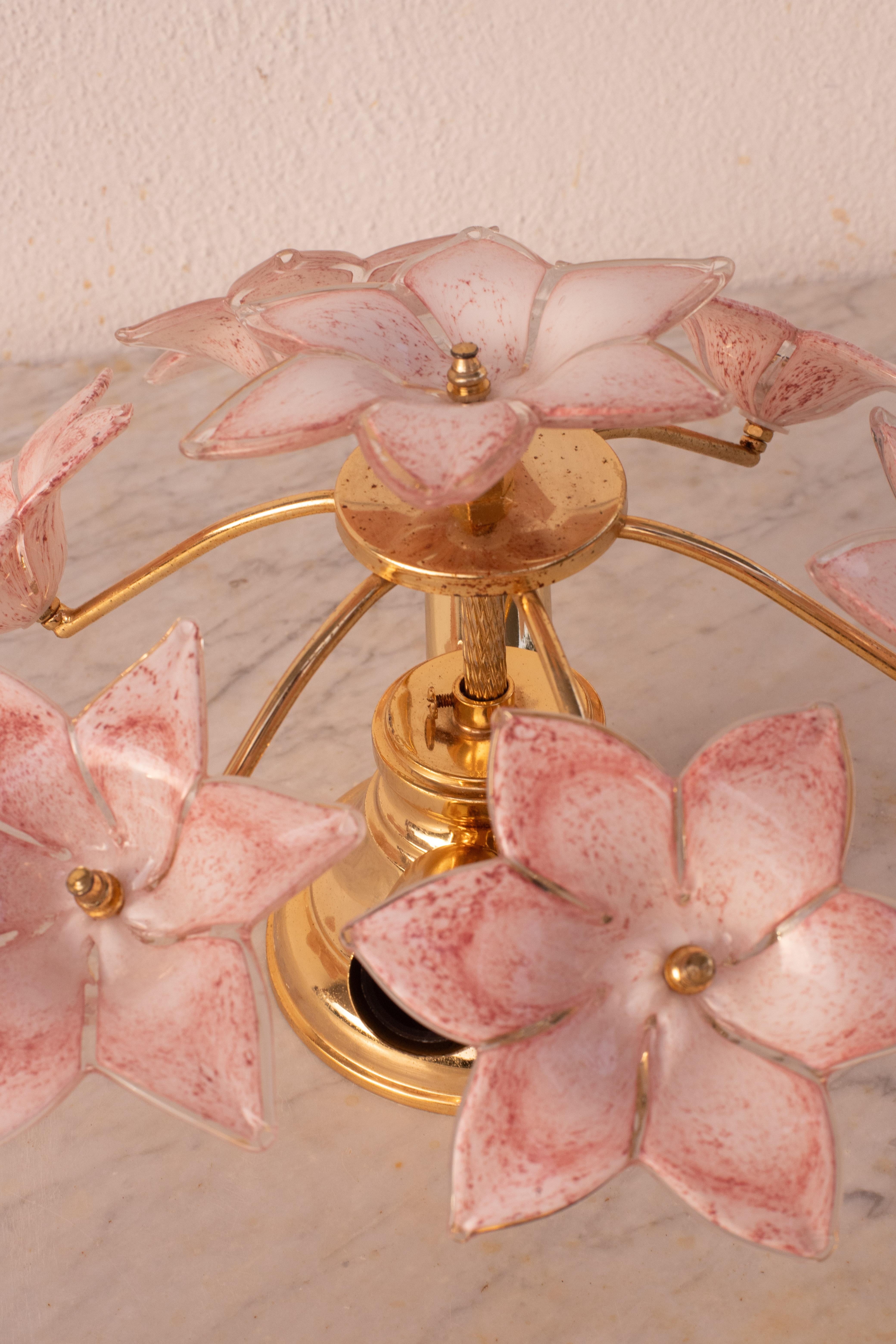 Preciosa lámpara de techo vintage de Murano Flores rosas, años 70 finales del siglo XX en venta