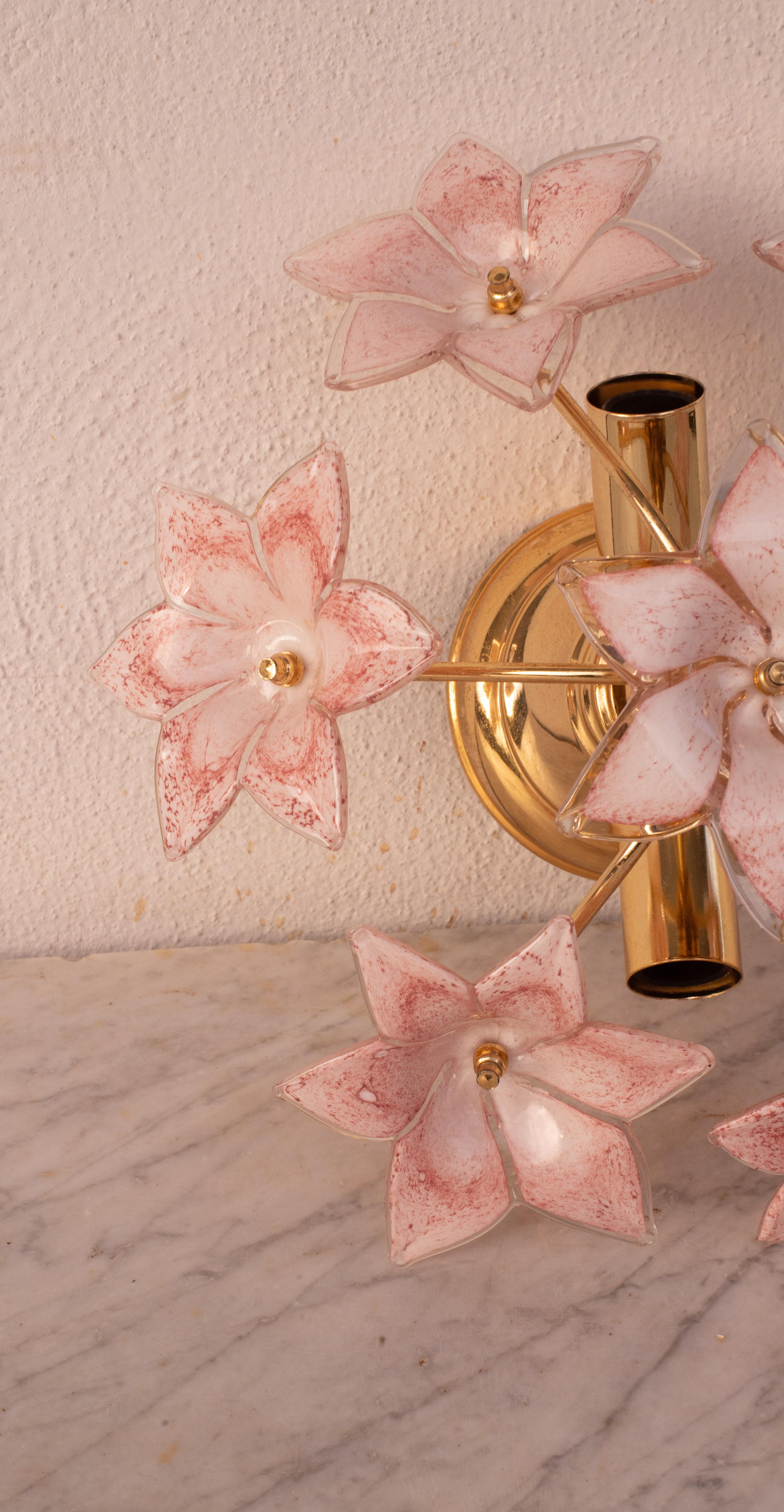 Preciosa lámpara de techo vintage de Murano Flores rosas, años 70 Cristal de Murano en venta