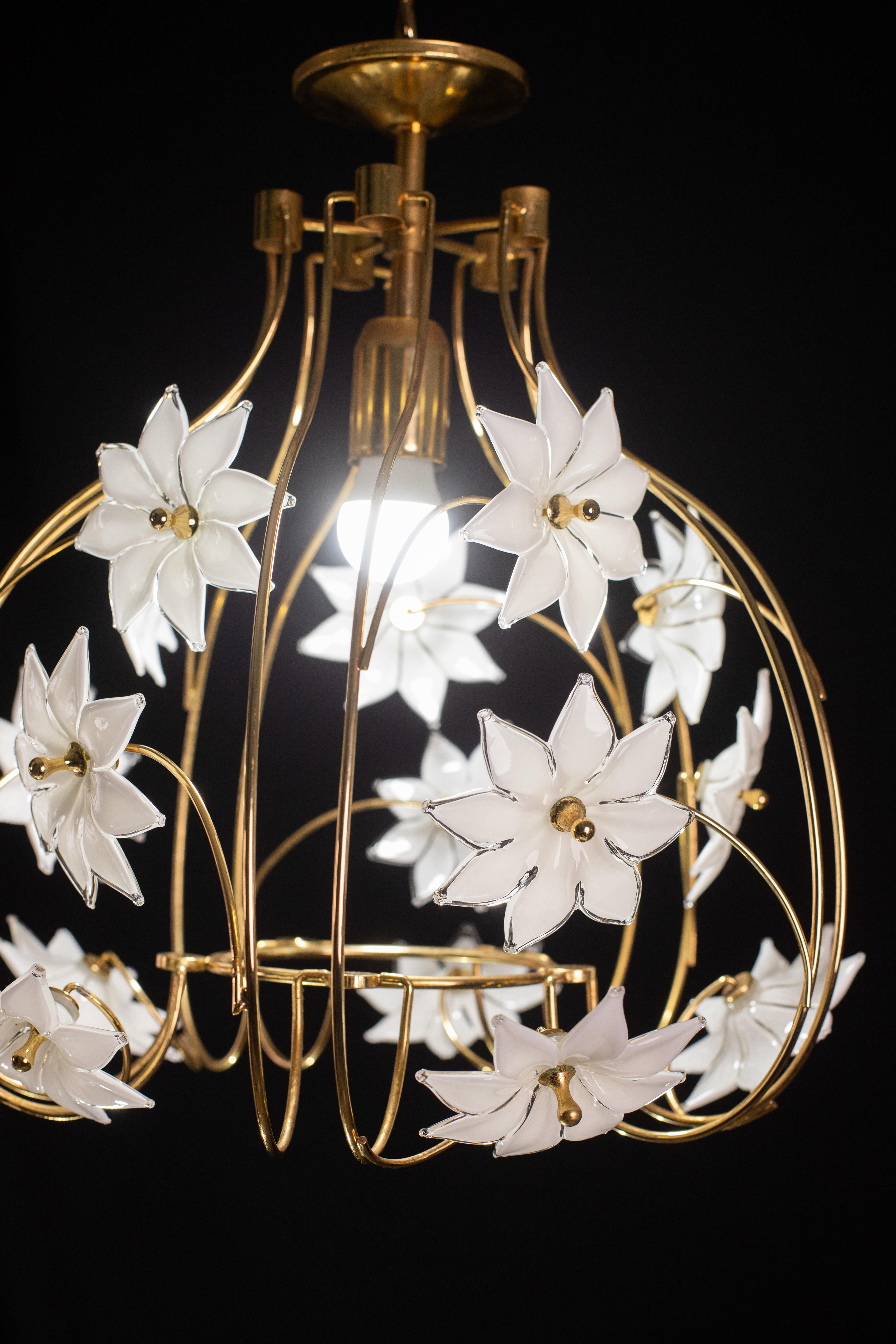 Lovely Murano Vintage Chandelier White Flowers, 1970 For Sale 1