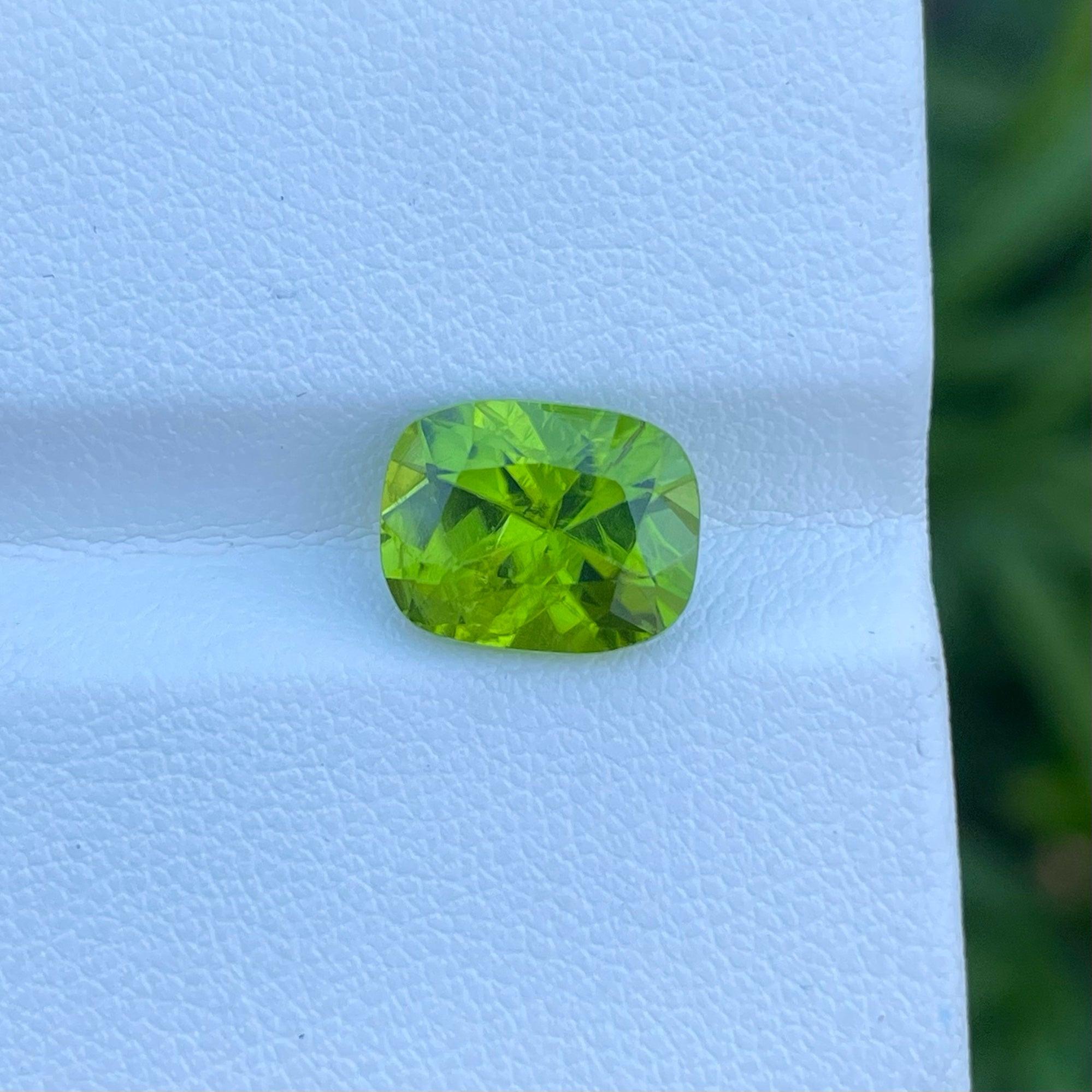 Lovely Natural Apple Green Peridot Gemstone, Available for Sale at wholesale price natural high quality 4.0 carats VVS Clarity loose Peridot from Pakistan.

 

Product Information:
GEMSTONE TYPE:	Lovely Natural Apple Green Peridot