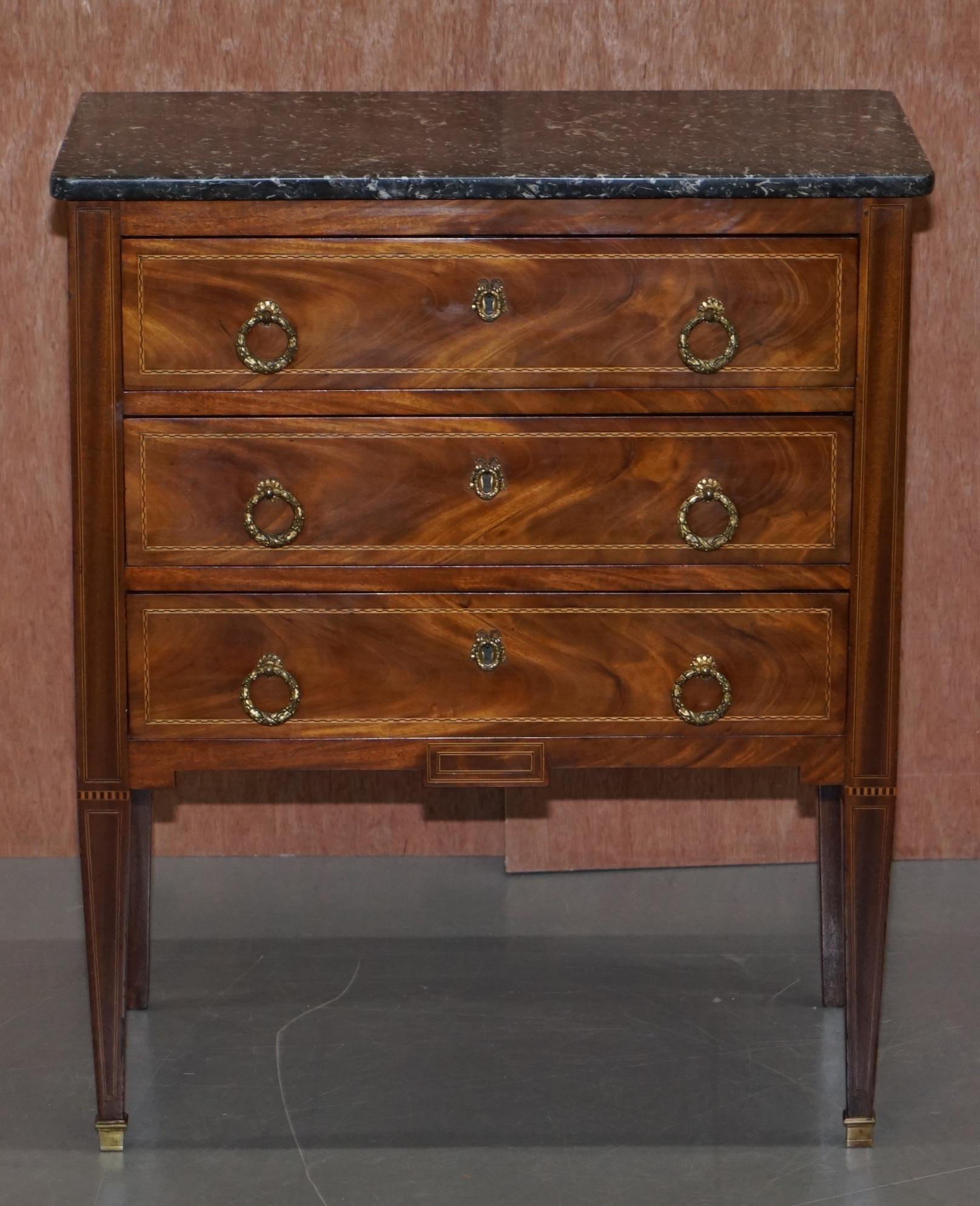We are delighted to offer for sale this stunning neoclassical Cuban mahogany side table with marble top, circa 1860

A very good looking and well made piece. The timber is Cuban mahogany, it has a glorious patina, the tops are Italian marble

We