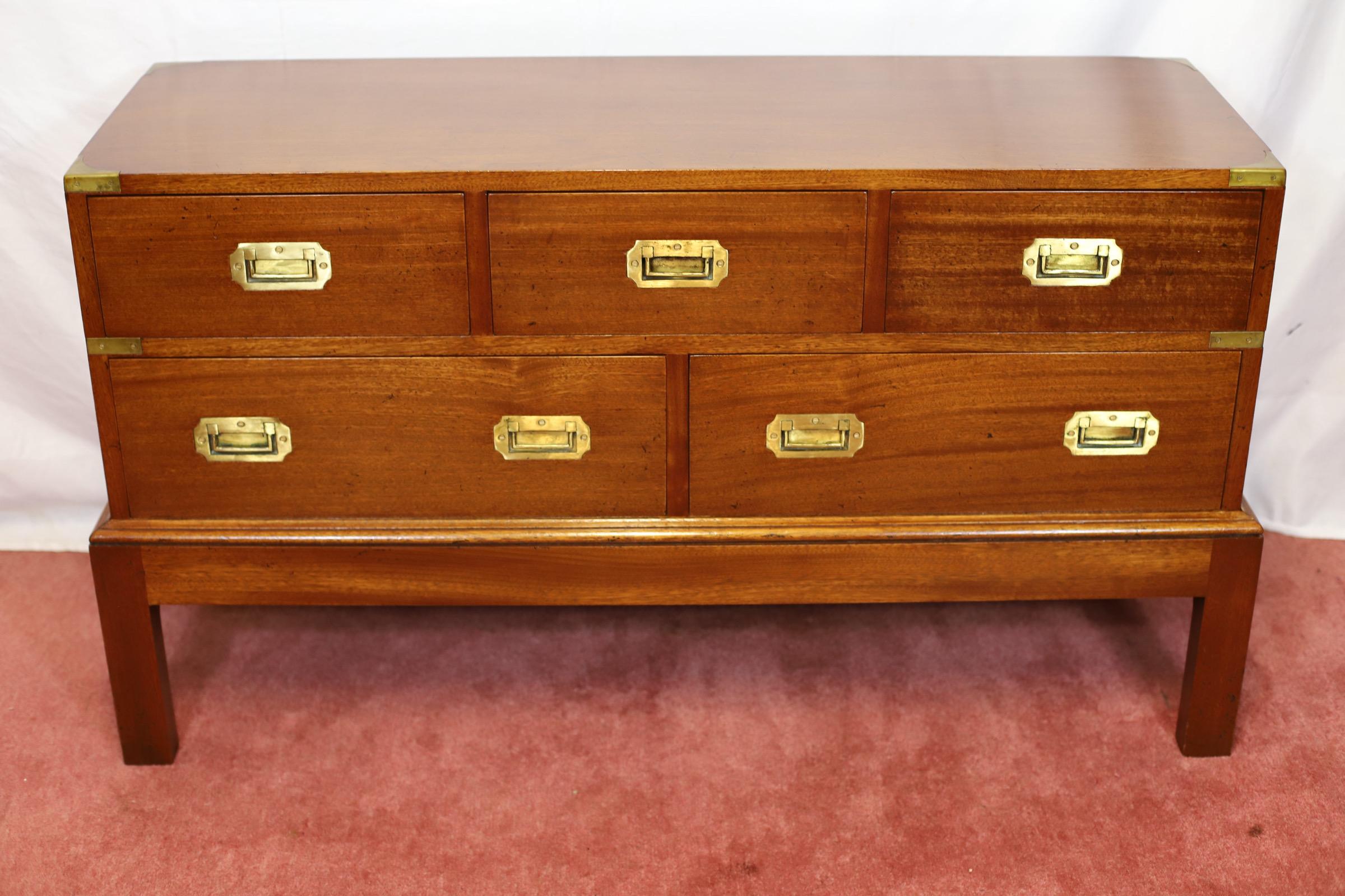 We delight to offer for sale this lovely oak  and brass bound campaign low chest of five various drawers with brass handles and brass corners , on stand , amazing condition ! Comes in two parts !
Don't hesitate to contact me if you have any