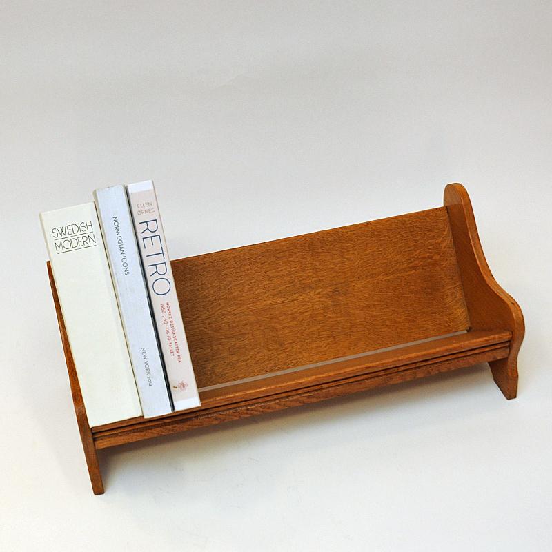 Lovely Oak Freestanding Vintage Book Shelf/Crib from the 1920 In Good Condition In Stockholm, SE