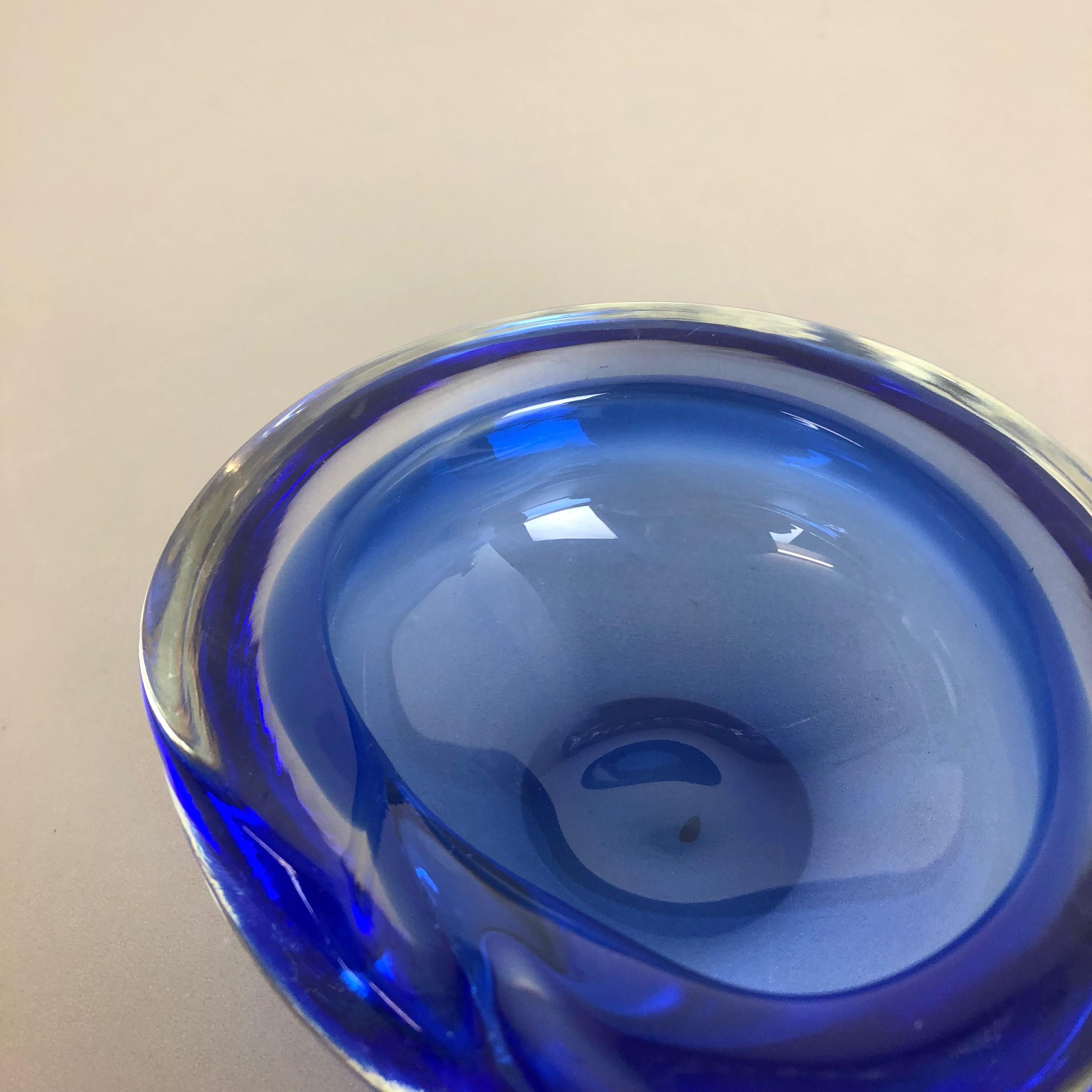 Lovely Organic Blue Murano Glass Bowl Element Shell Ashtray Murano, Italy, 1970s In Good Condition In Kirchlengern, DE