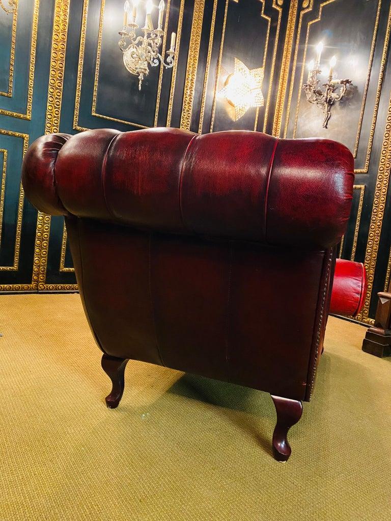 Lovely original vintage Chesterfield Red Leather Chaise Lounge Daybed Sofa For Sale 6