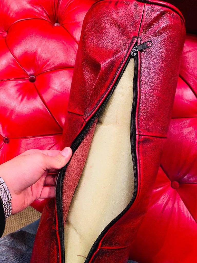 Lovely original vintage Chesterfield Red Leather Chaise Lounge Daybed Sofa For Sale 11