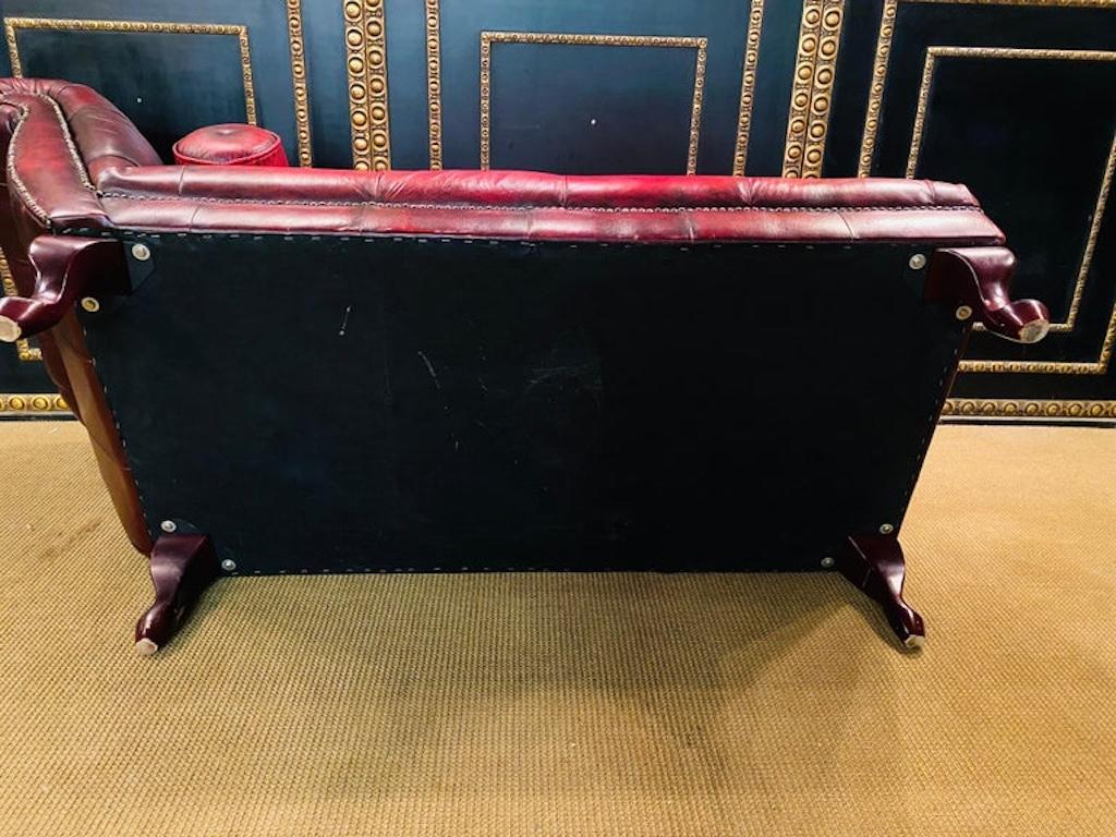Lovely original vintage Chesterfield Red Leather Chaise Lounge Daybed Sofa For Sale 14