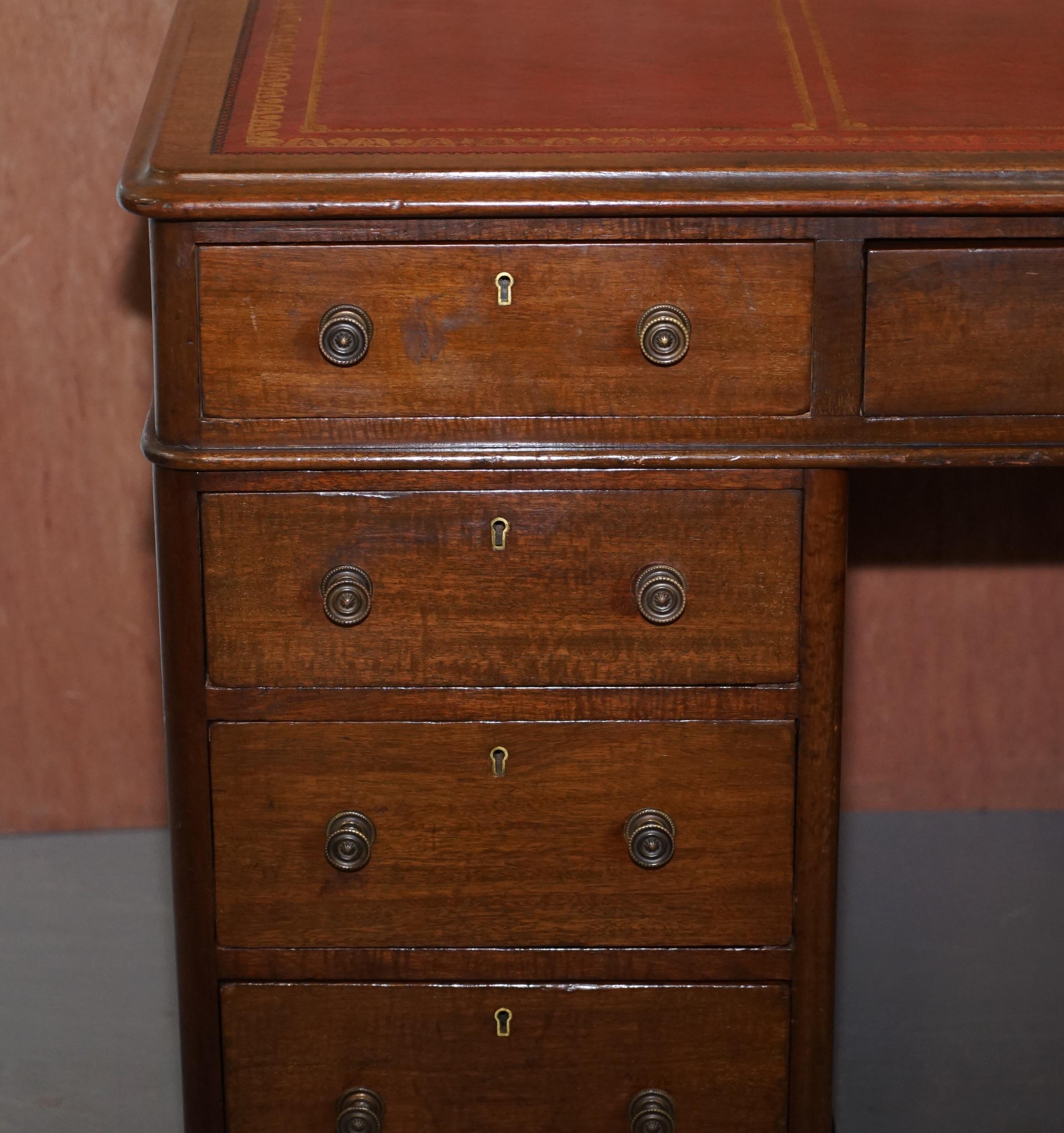 Lovely Oriignal Victorian 1880 Mahogany with Oxblood Leather Writing Surace Desk 4