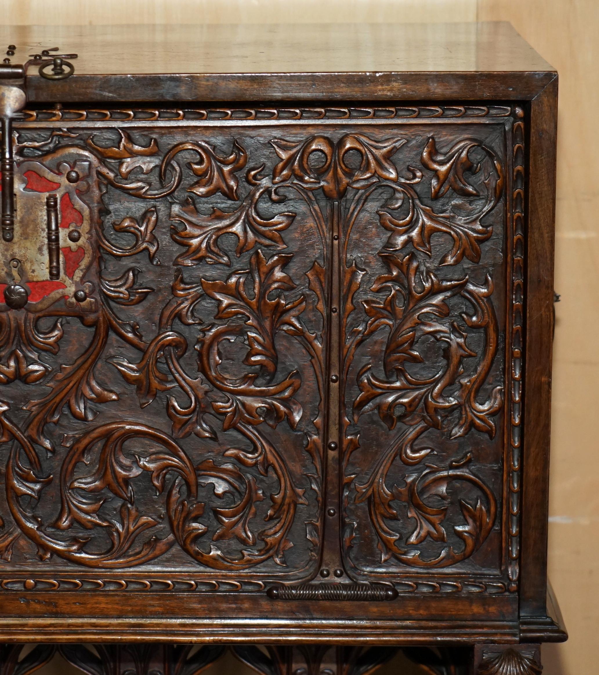 precioso armario espanol del siglo xviii tallado en madera con almacenaje oculto en Bueno estado para la venta en West Sussex, Pulborough