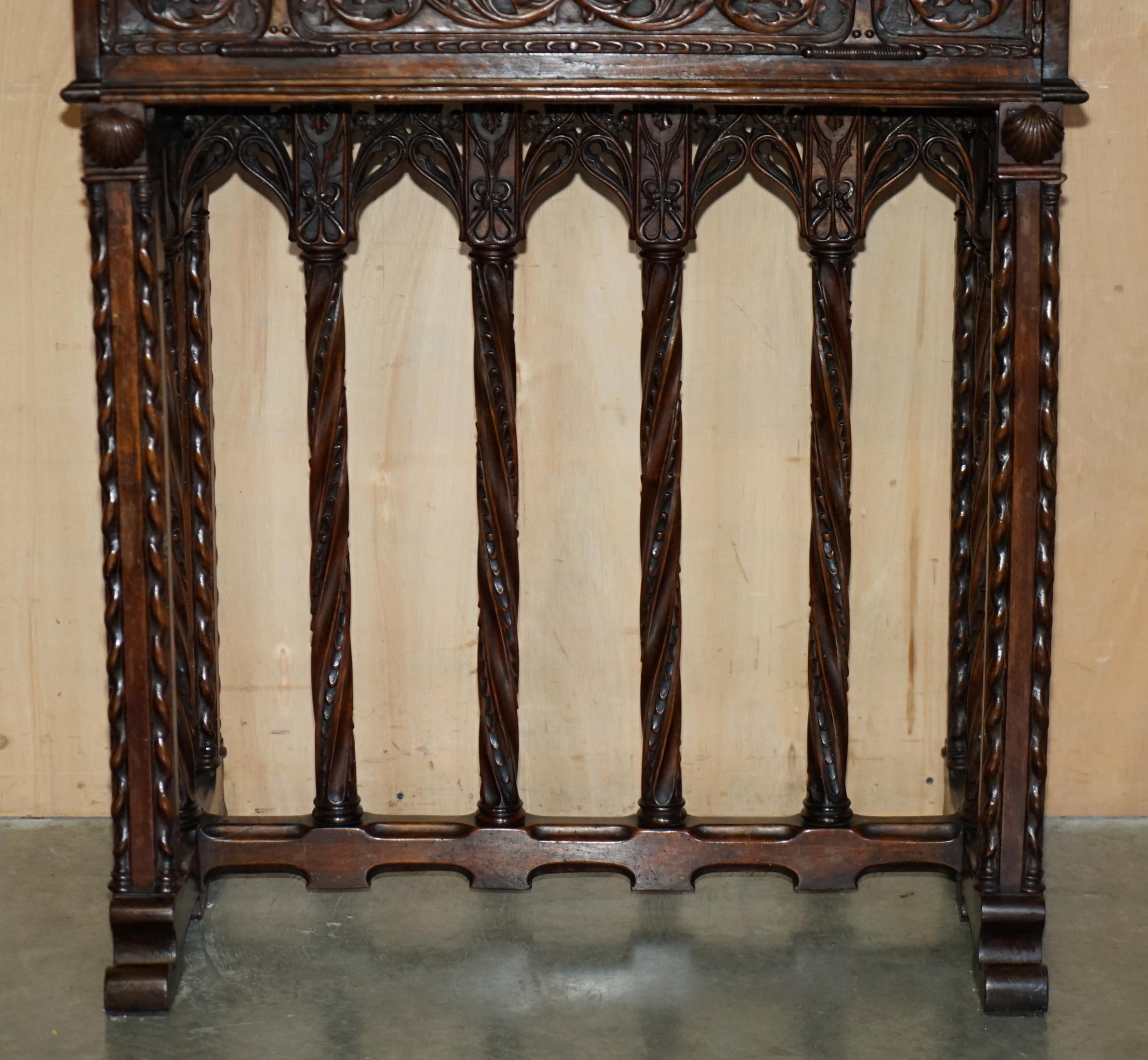 precioso armario espanol del siglo xviii tallado en madera con almacenaje oculto Nogal en venta