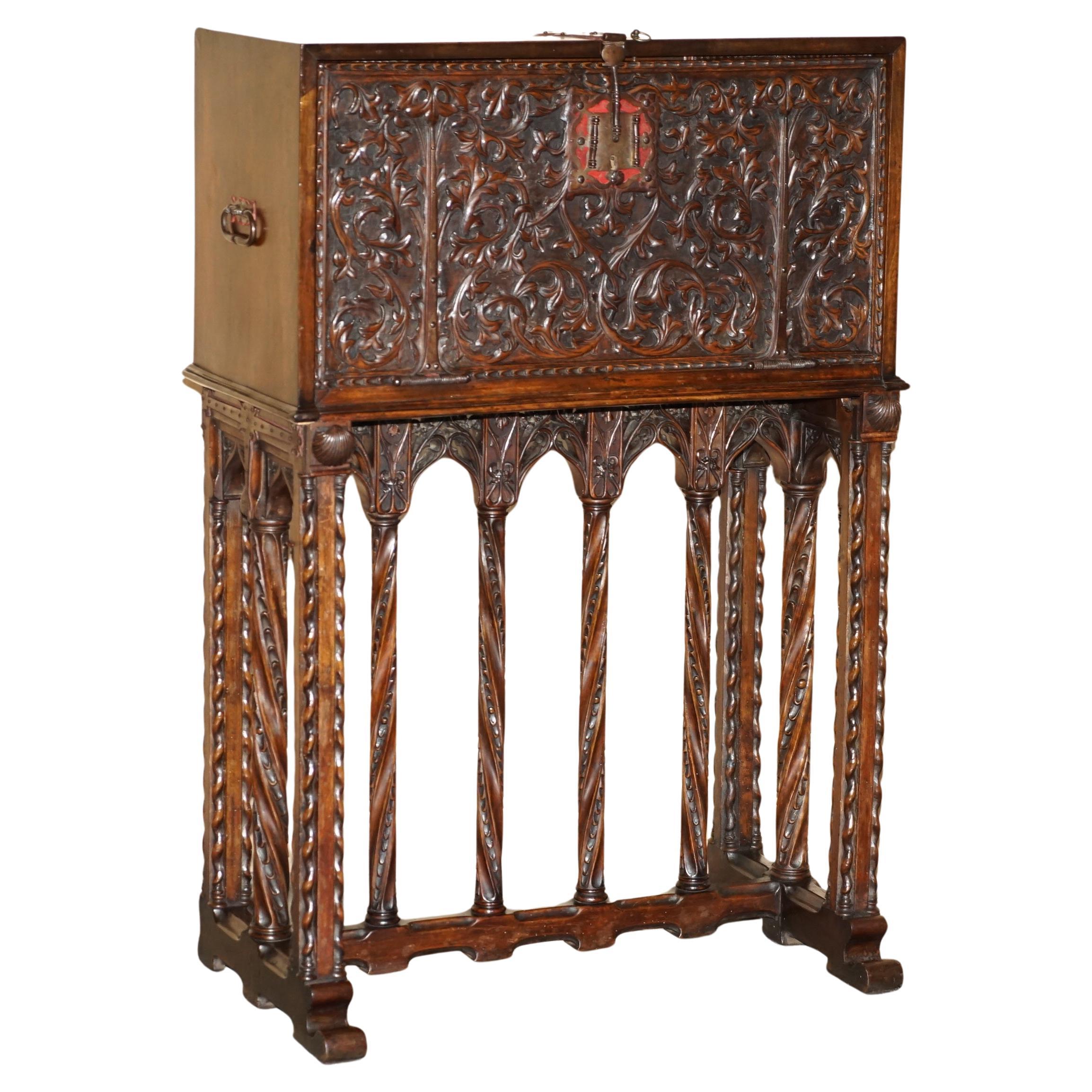 precioso armario espanol del siglo xviii tallado en madera con almacenaje oculto en venta