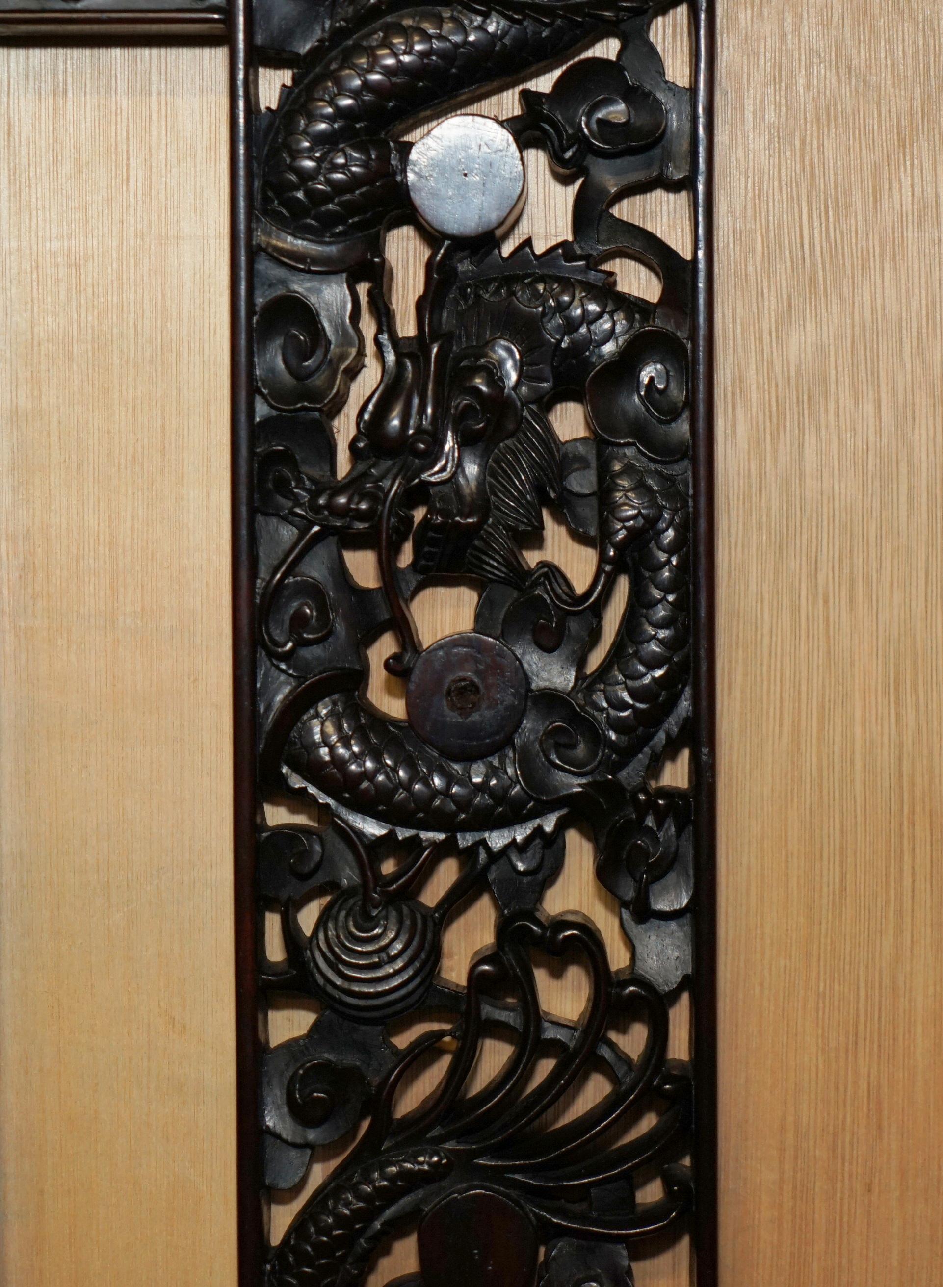 Magnifique miroir mural en forme de dragon chinois sculpté avec plaque d'origine. en vente 2