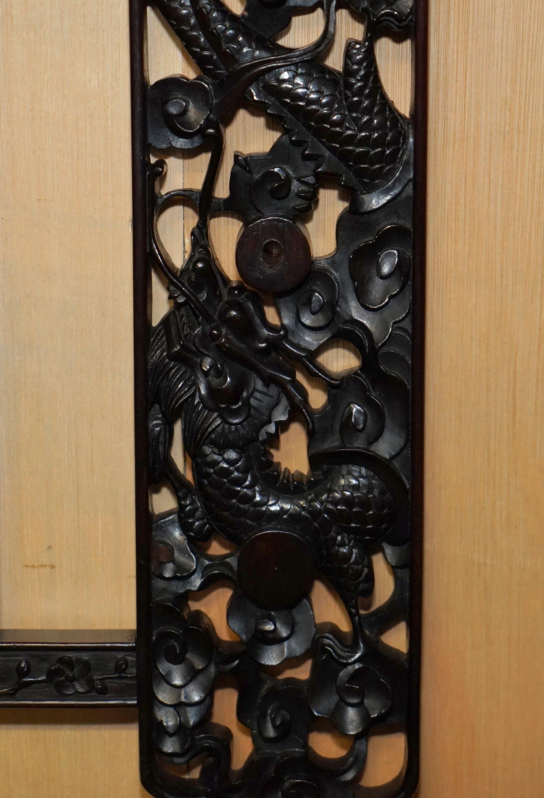 Magnifique miroir mural en forme de dragon chinois sculpté avec plaque d'origine. en vente 4