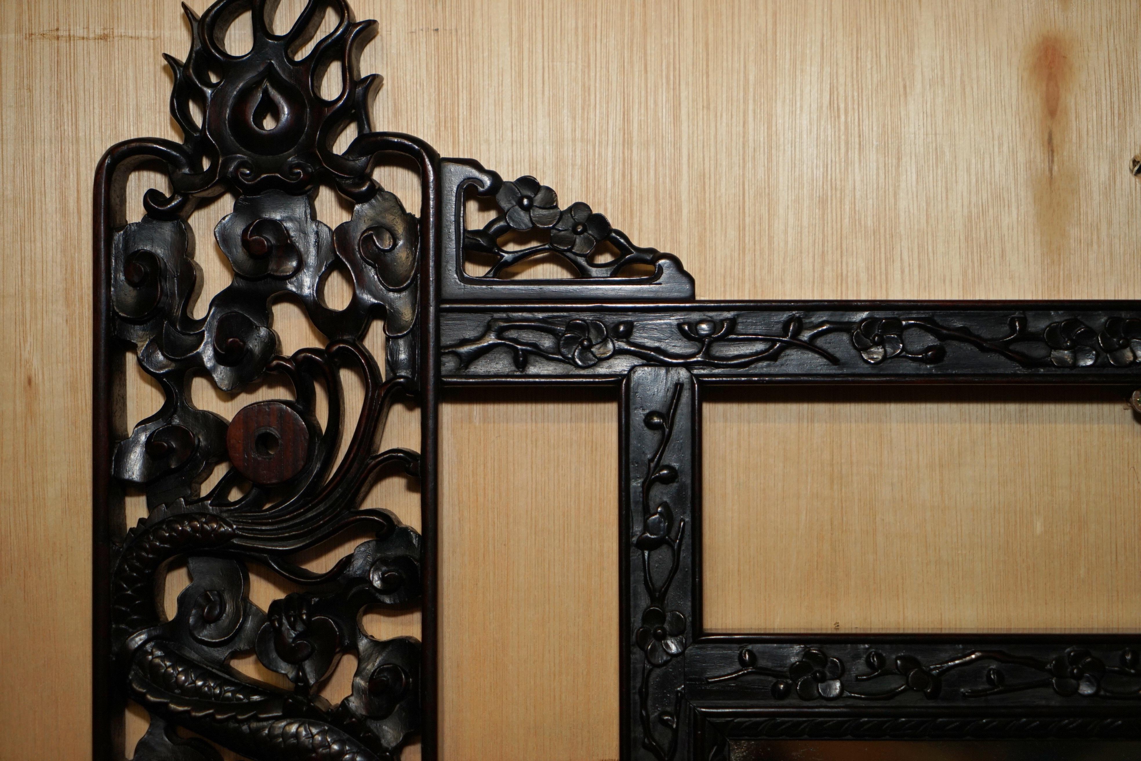 Chinois Magnifique miroir mural en forme de dragon chinois sculpté avec plaque d'origine. en vente