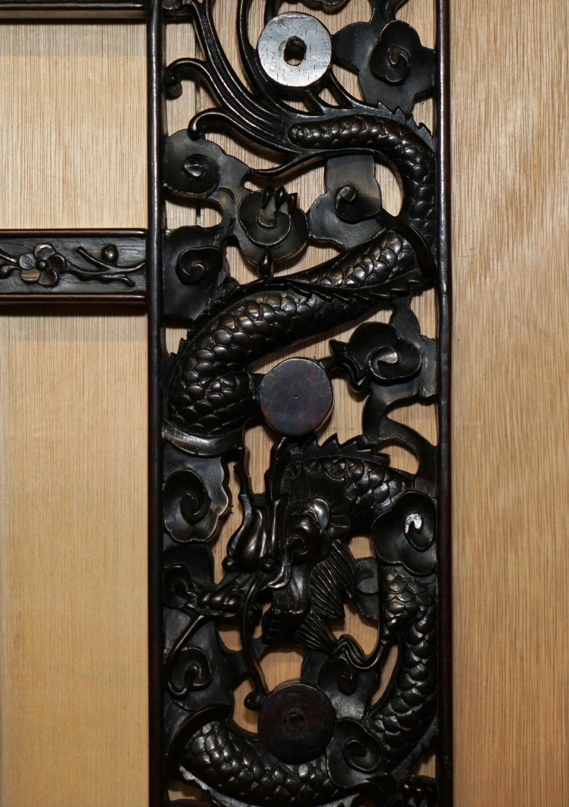 Magnifique miroir mural en forme de dragon chinois sculpté avec plaque d'origine. en vente 1