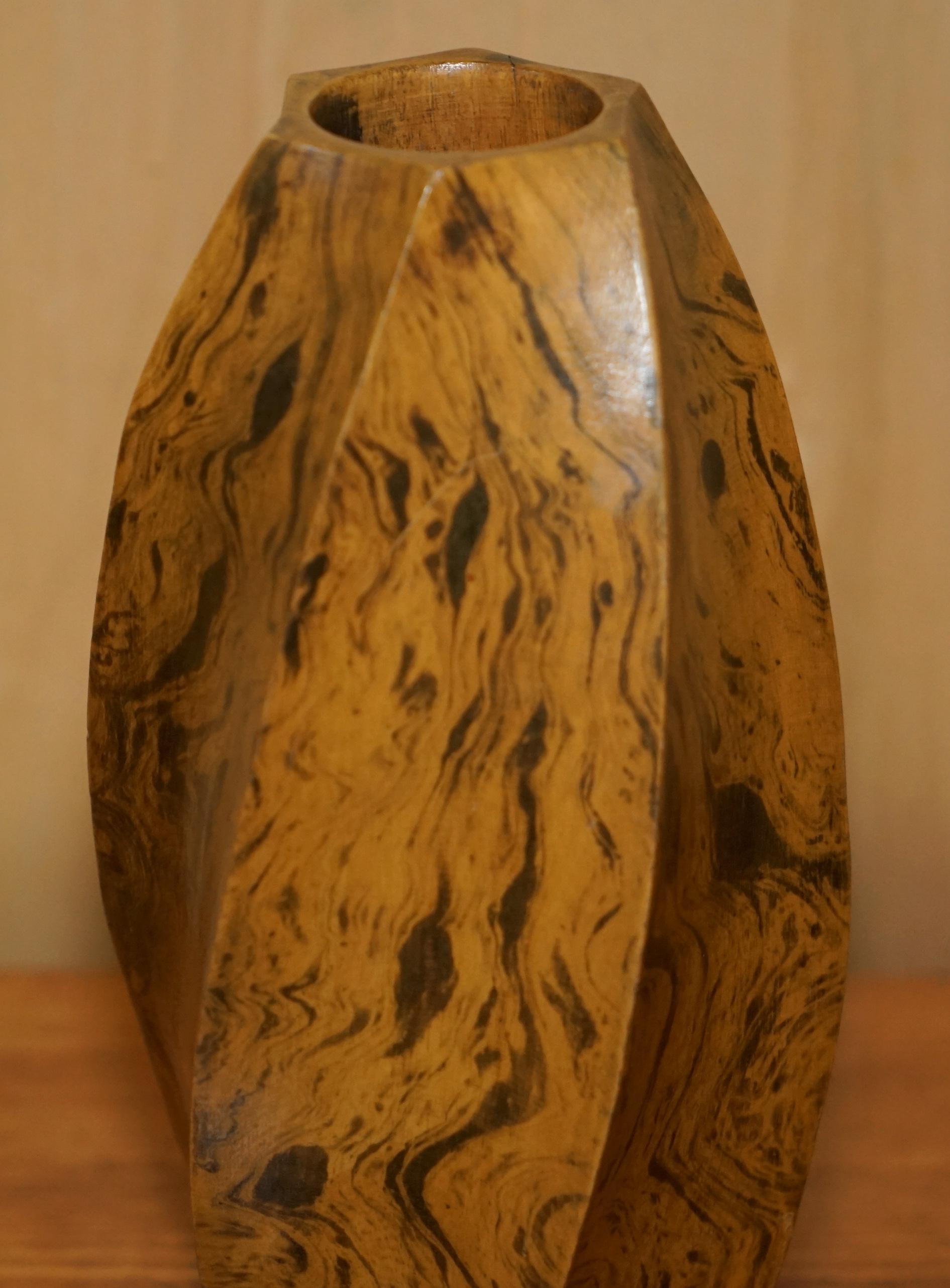 Fatto a mano VASO DI FIORI SPIRALI IN LEGNO DI OLIVIA ADORABILE, DA VEDERE PATINA IN LEGNO! in vendita