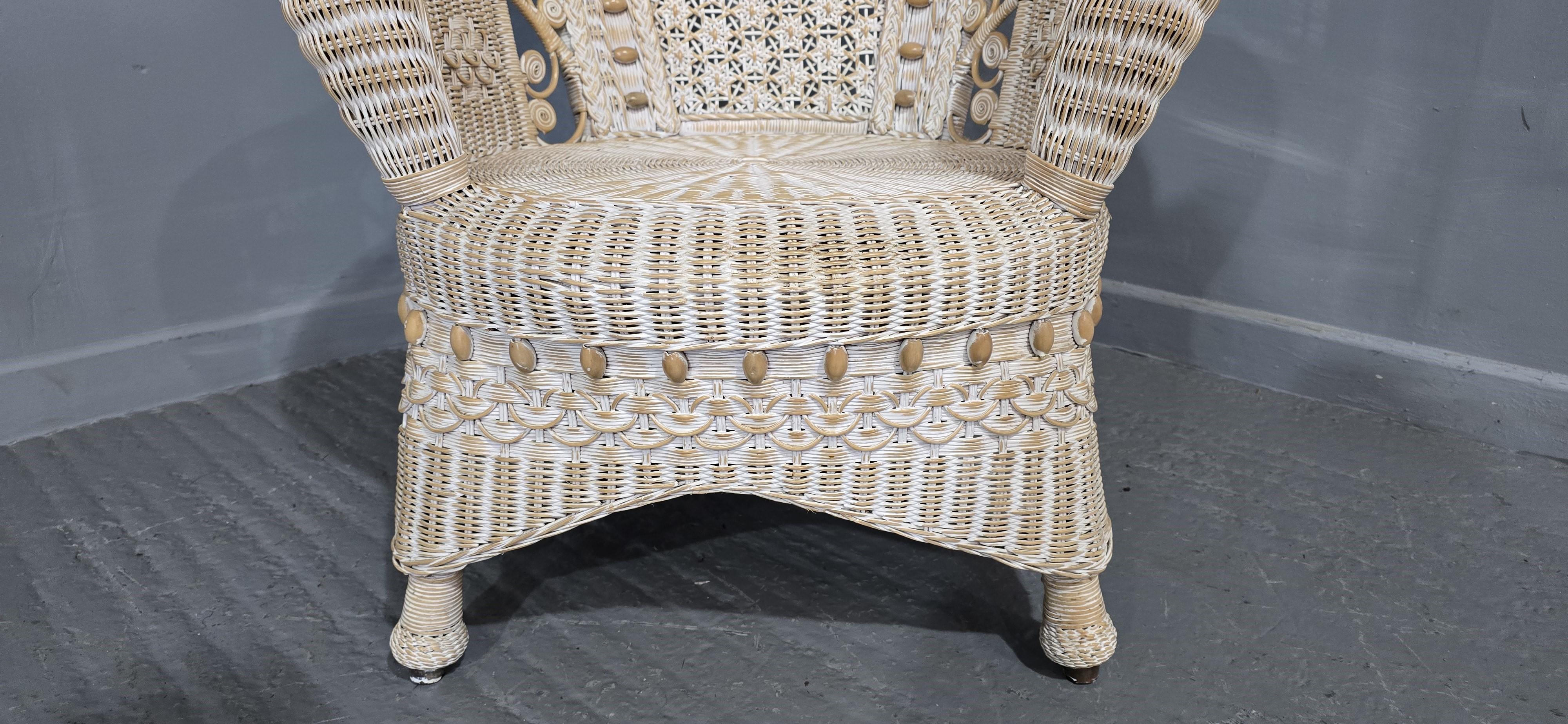 Lovely Painted Wicker Peacock Chair In Excellent Condition For Sale In Swadlincote, GB