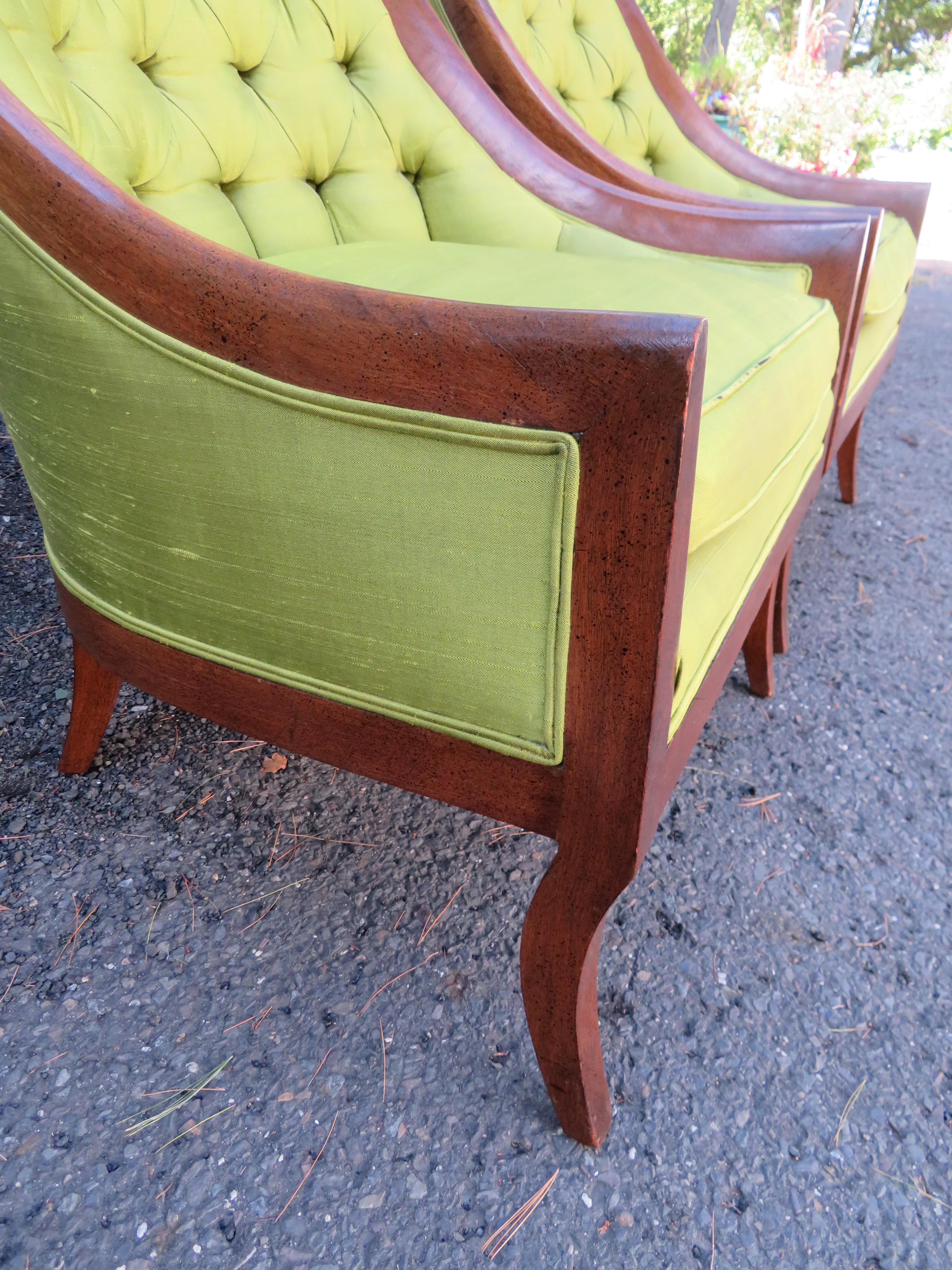Jolie paire de chaises classiques à dossier cuillère des années 60, mi-siècle moderne en vente 3
