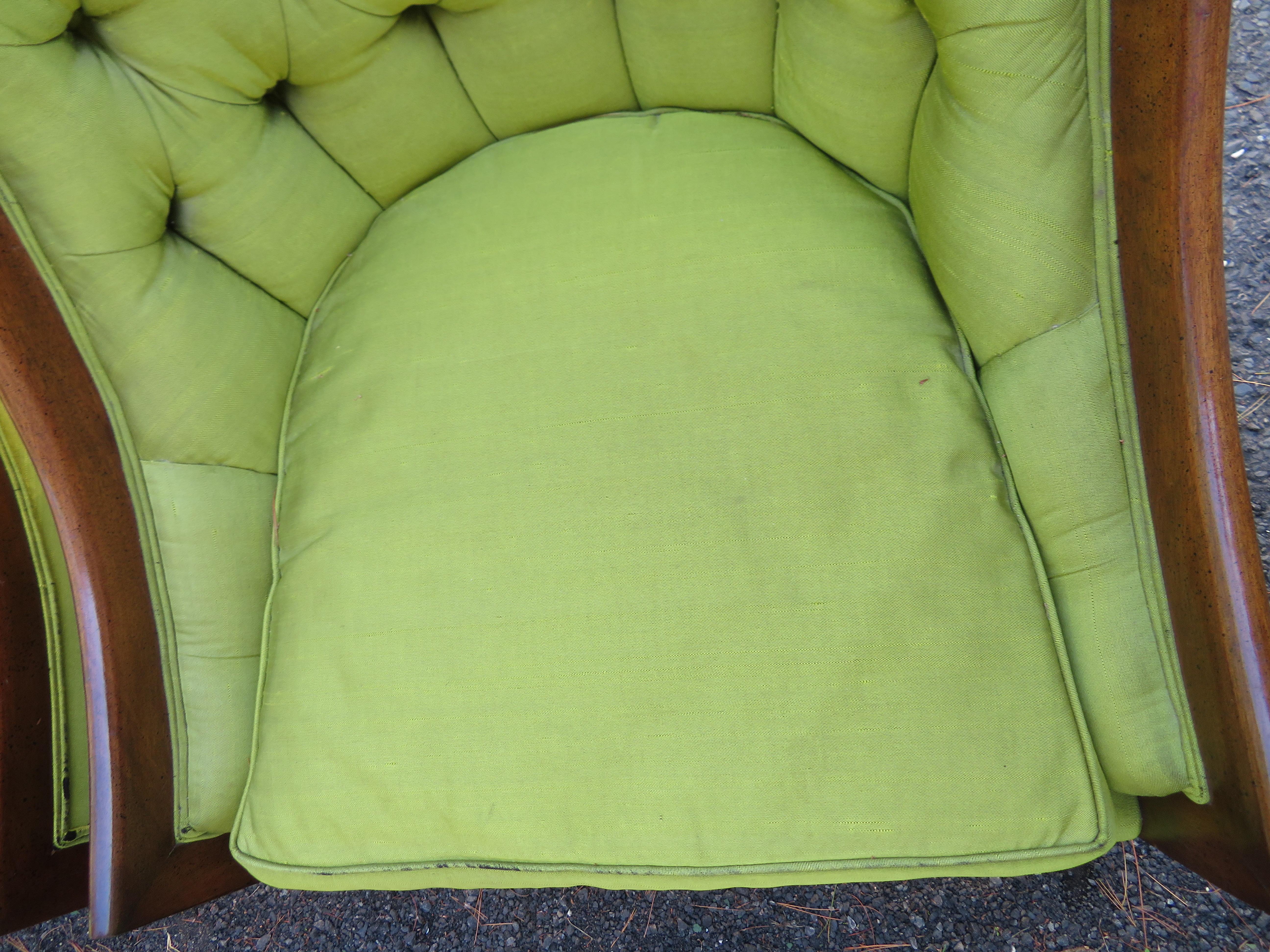Jolie paire de chaises classiques à dossier cuillère des années 60, mi-siècle moderne en vente 8
